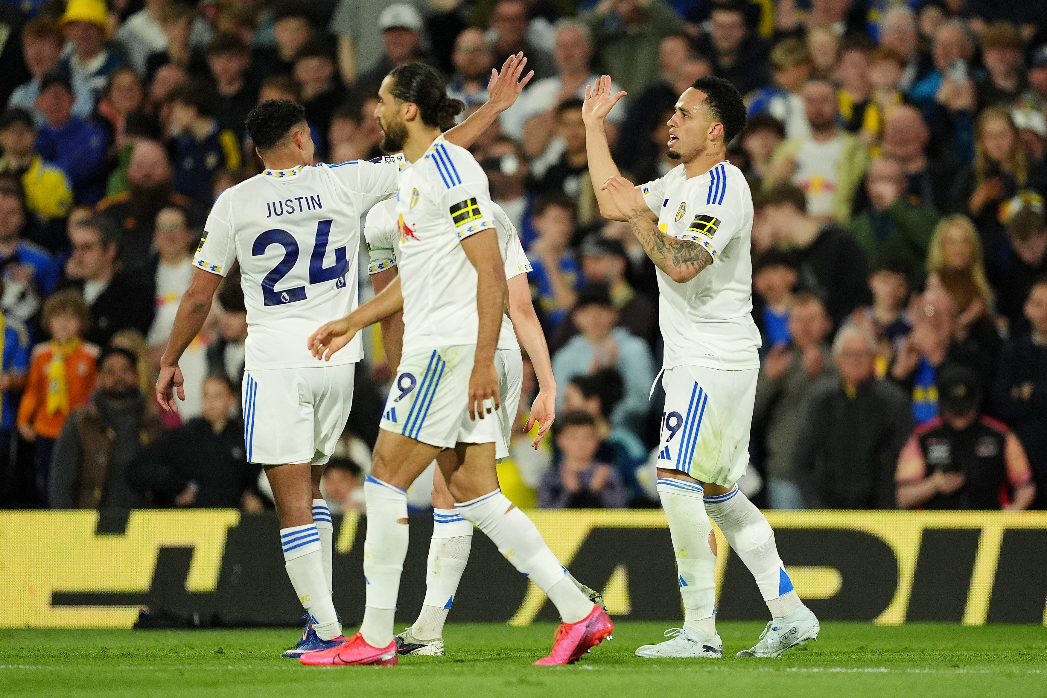 Leeds United, Burnley'i rahat geçti