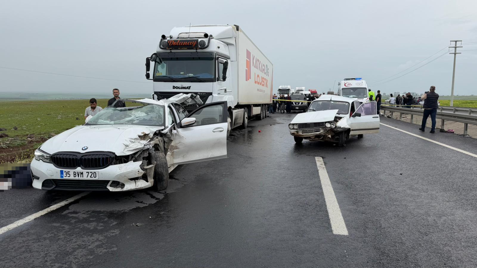 Şanlıurfa'da zincirleme trafik kazası: Ölü  ve yaralılar var