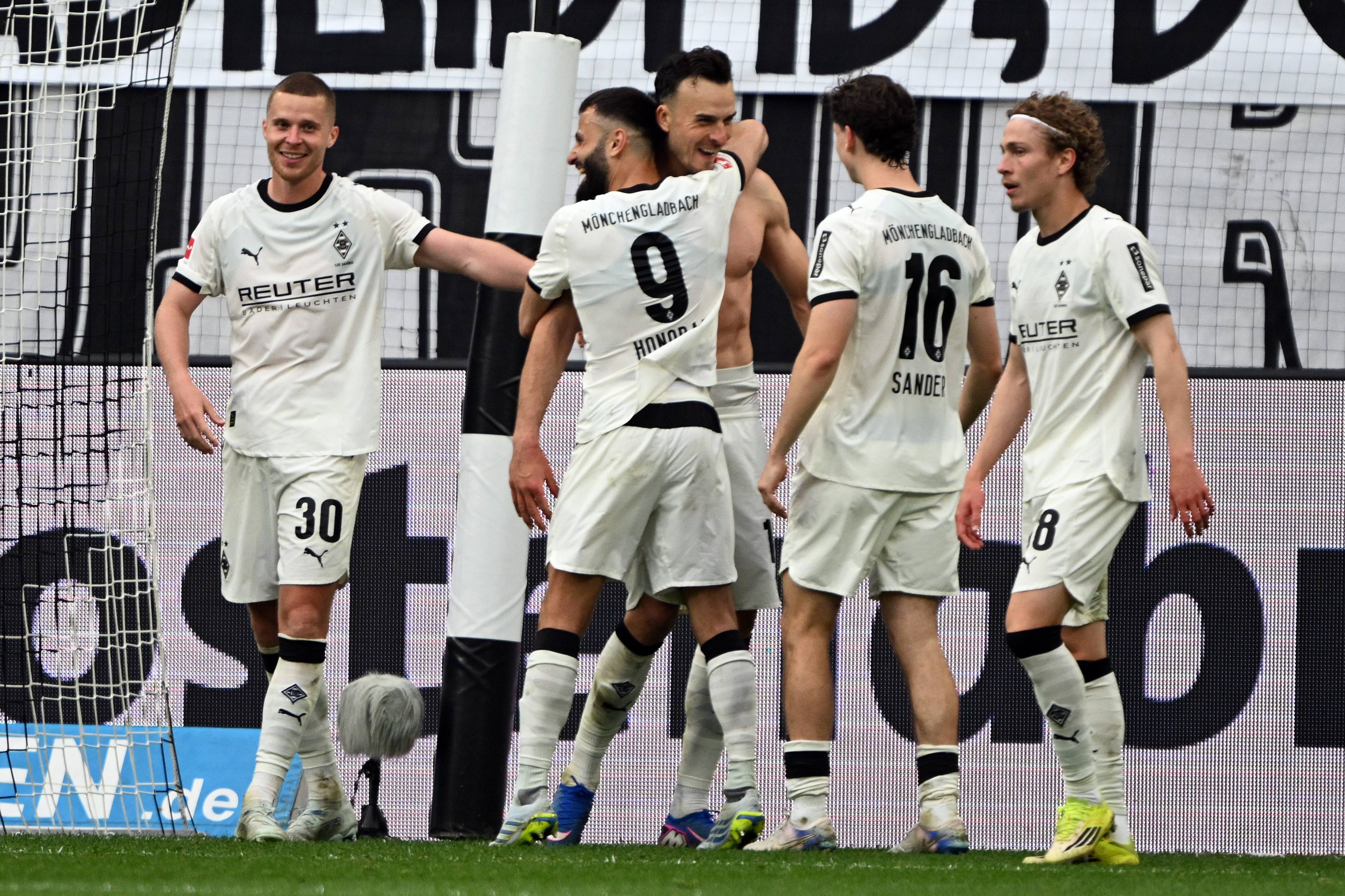 Borussia Dortmund son dakikalarda yıkıldı! Kazanan Borussia M'Gladbach...