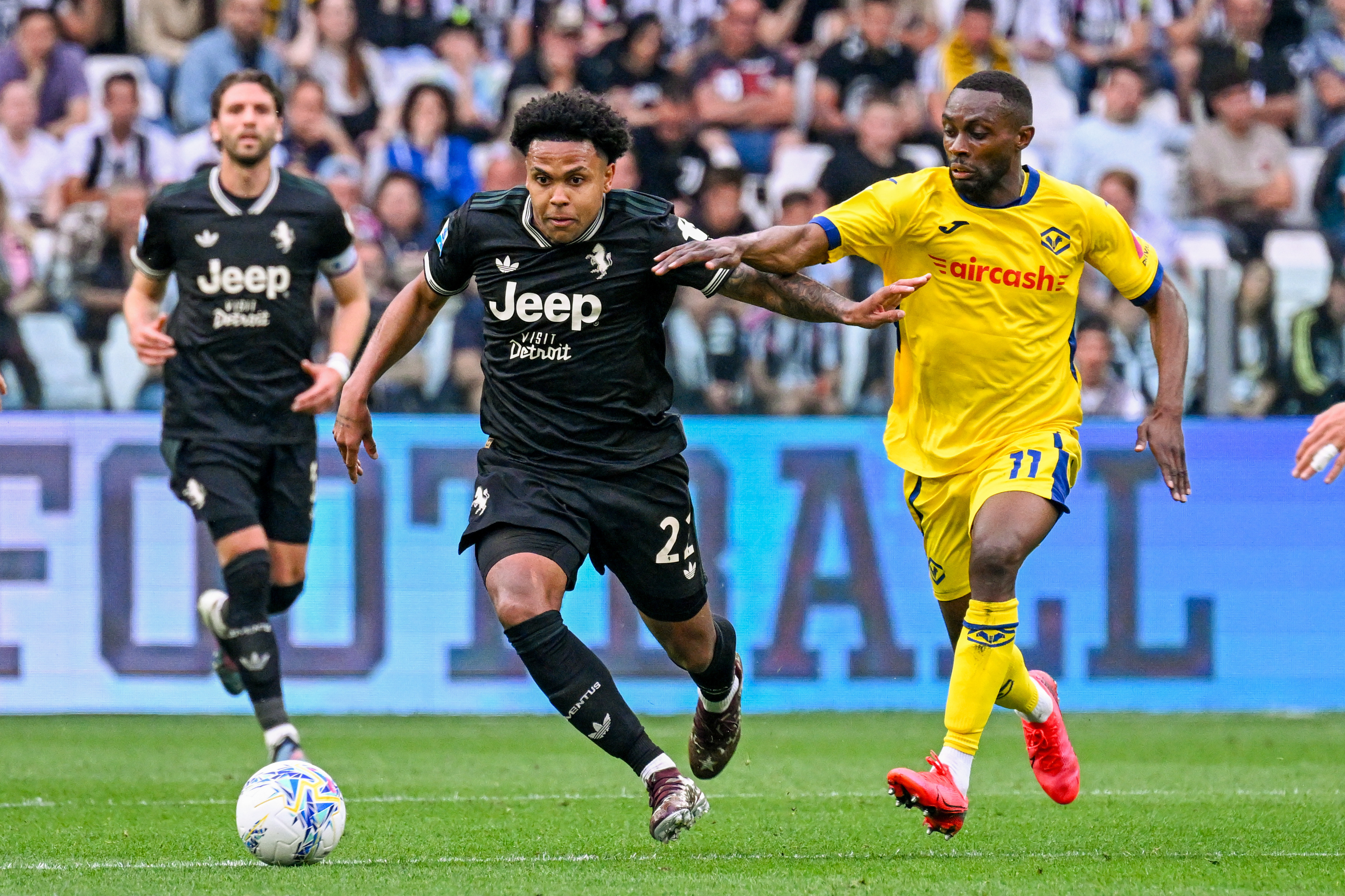 Juventus evinde takıldı! Verona'dan sürpriz puan