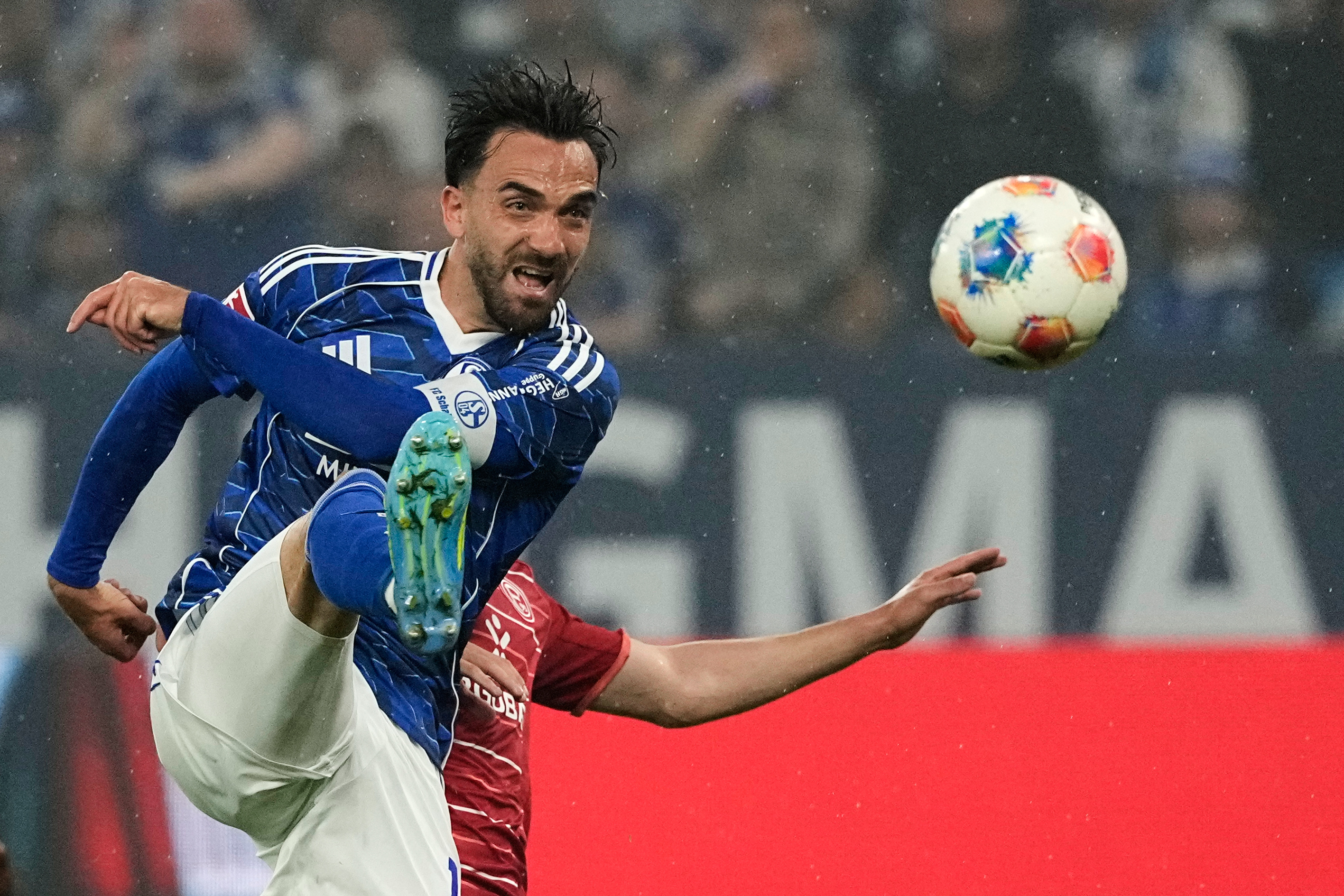 Kenan Karaman'ın formasını giydiği Schalke 04, Bundesliga'da!