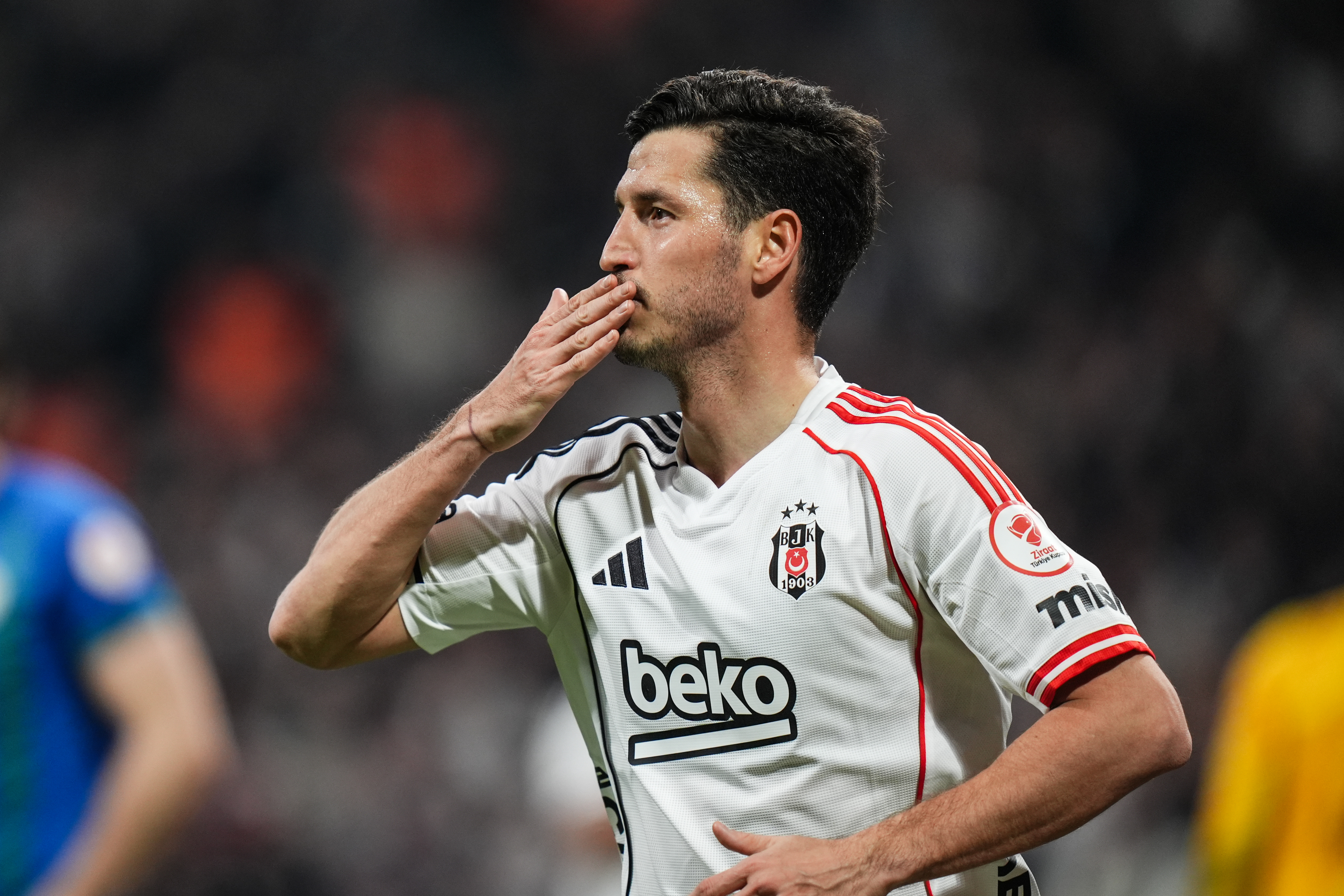 Salih Uçan'dan göz dolduran performans