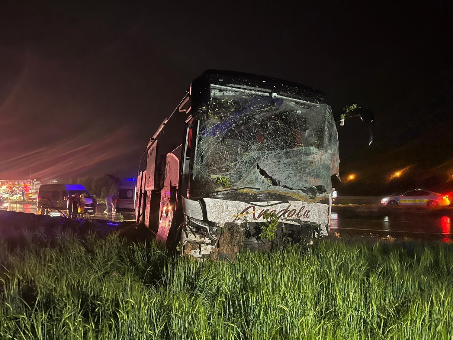 Uşak'ta zincirleme kaza... Çok sayıda ölü ve yaralı var