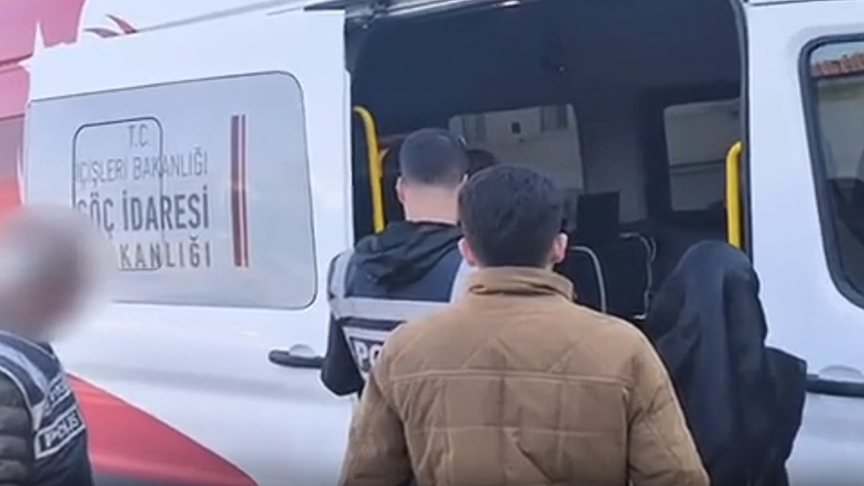 Hatay'da düzensiz göçe geçit yok: Dron destekli denetimde yakalandılar