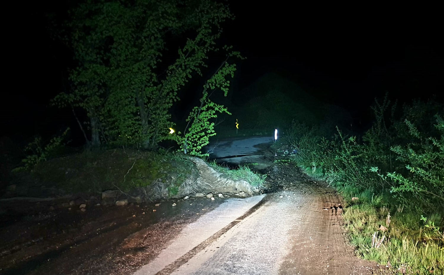 Bursa'da heyelan: Toprak yığınları düştü