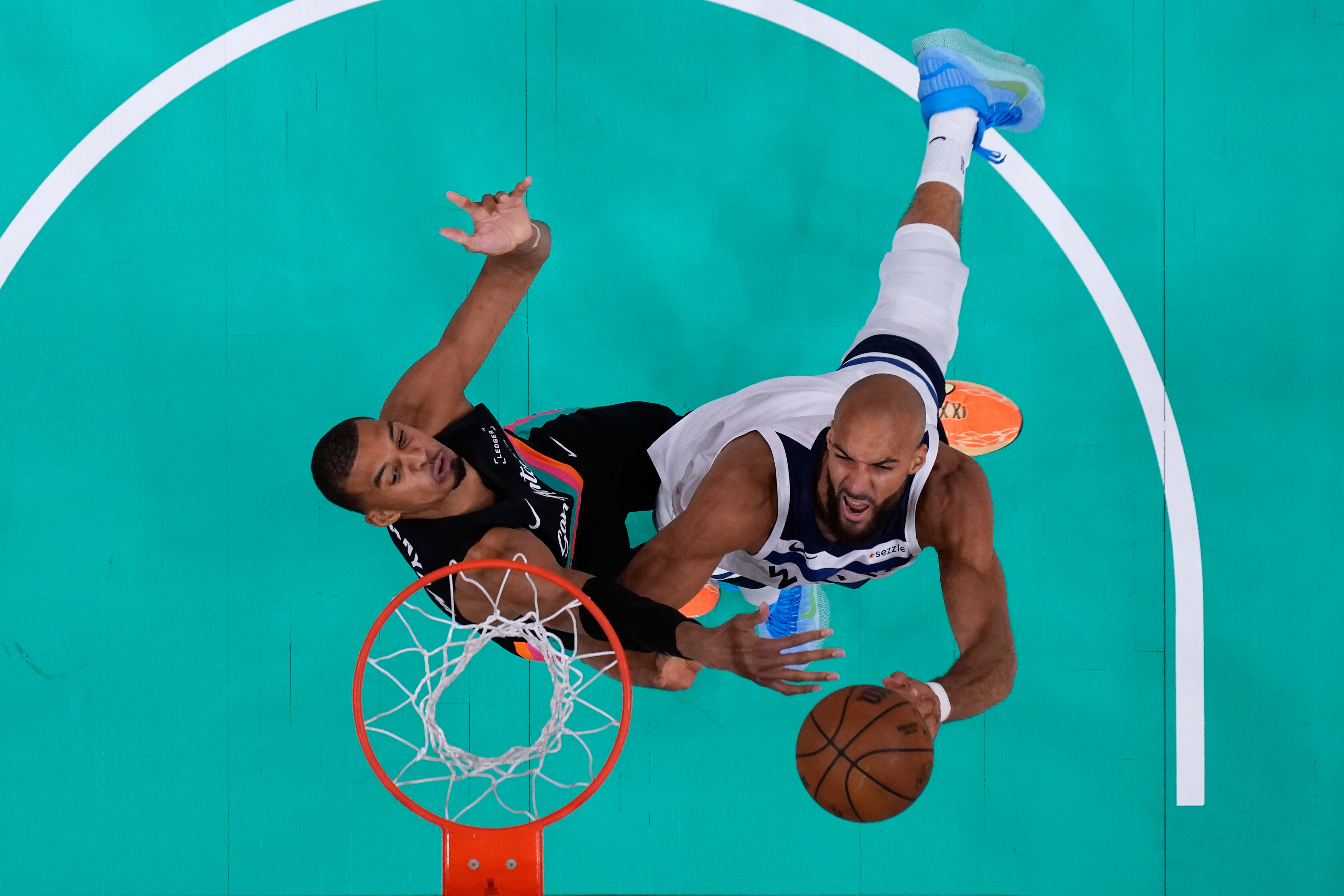 Timberwolves, San Antonio Spurs'ü devirdi