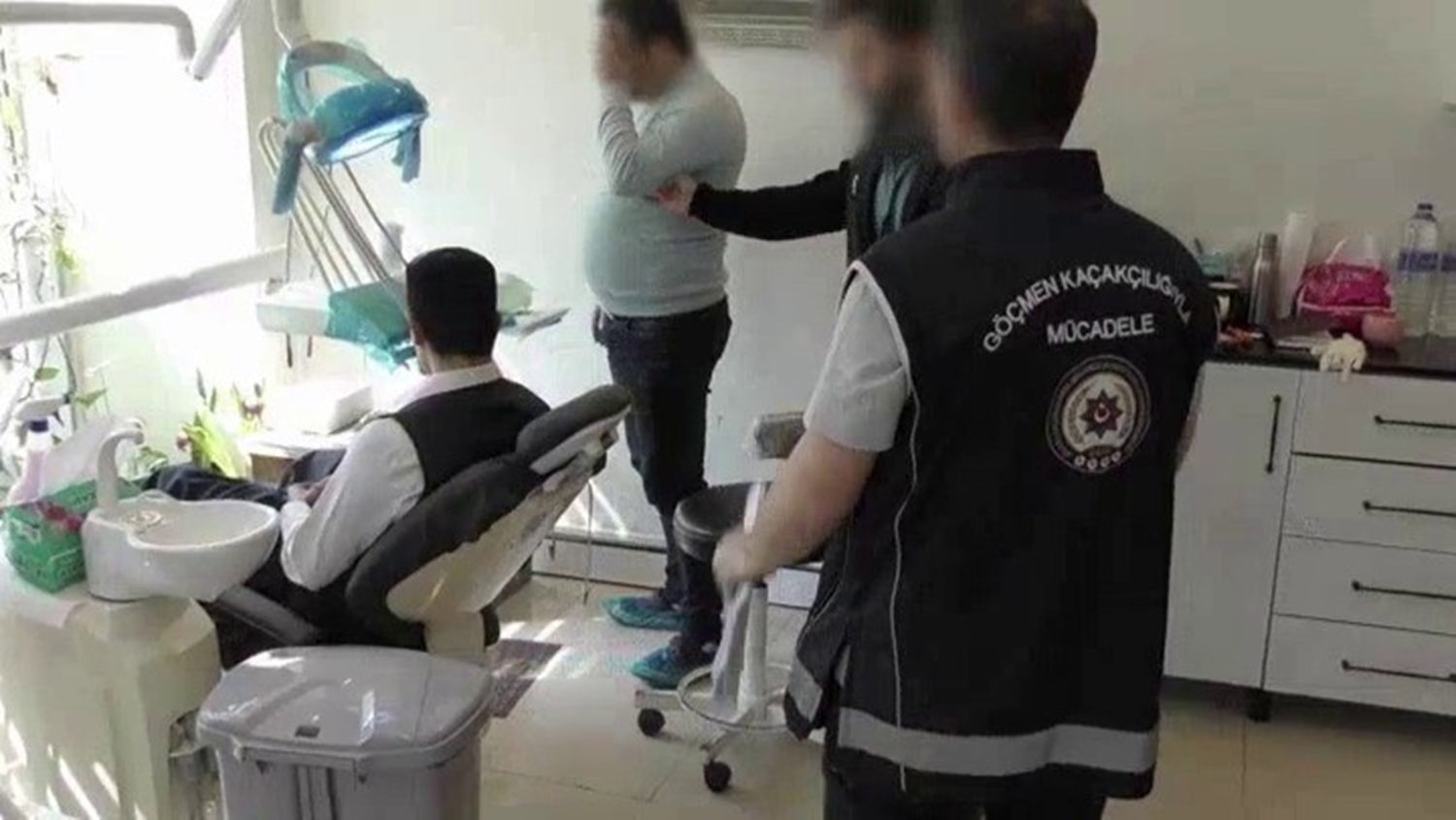 Evleri kaçak kliniğe çevirmişler: Sahte doktor çetesi çökertildi
