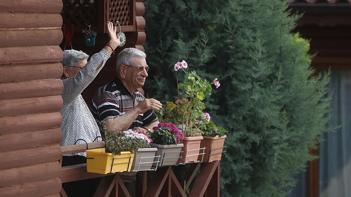 Yaşlı bakım merkezlerinde daha konforlu yaşam: Yeni yönetmelik devrede