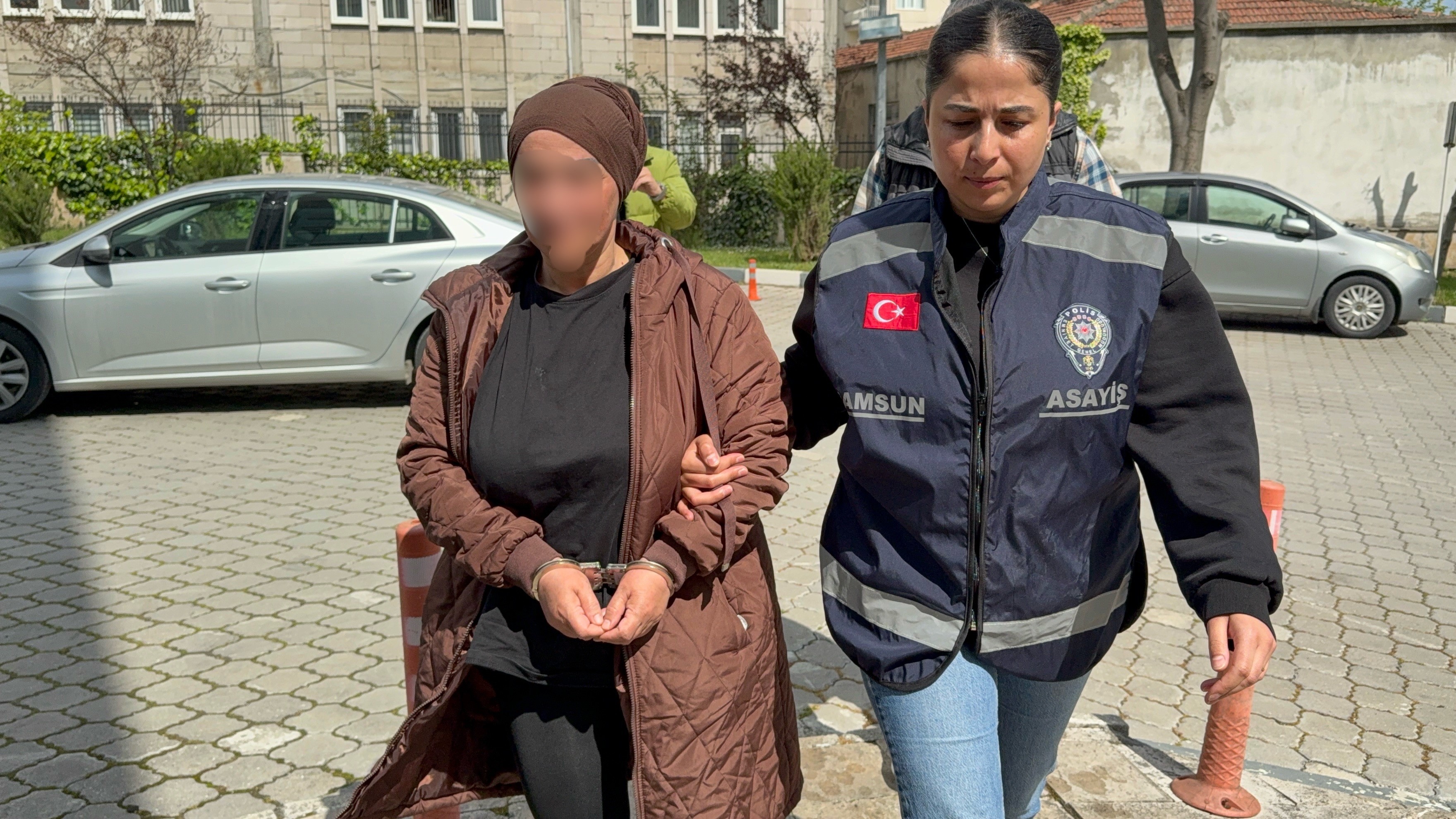 Yeğenin altınları çaldı! 2 çocuk annesi teyze kendine araba aldı
