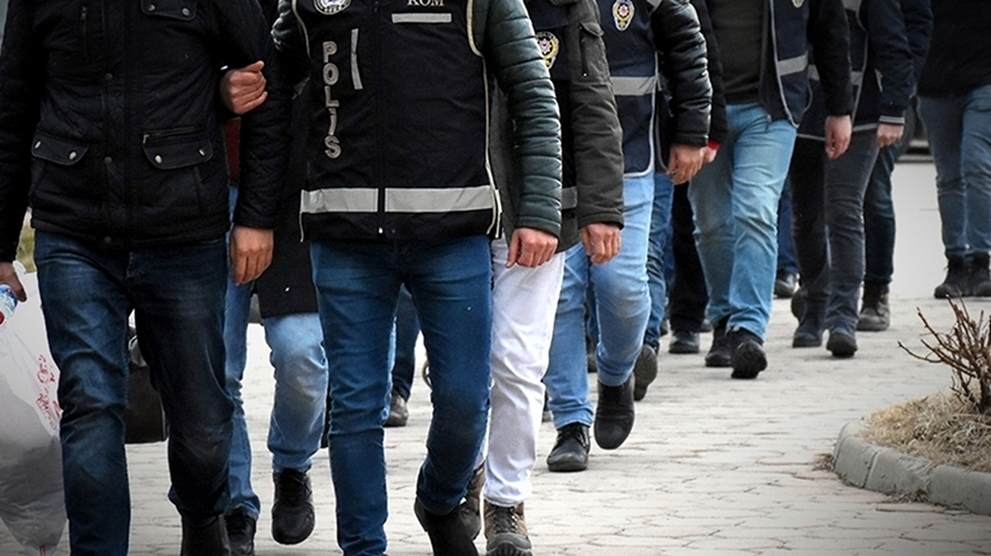 FETÖ hücre evlerine baskın! Sözde emniyet sorumlusu gözaltında
