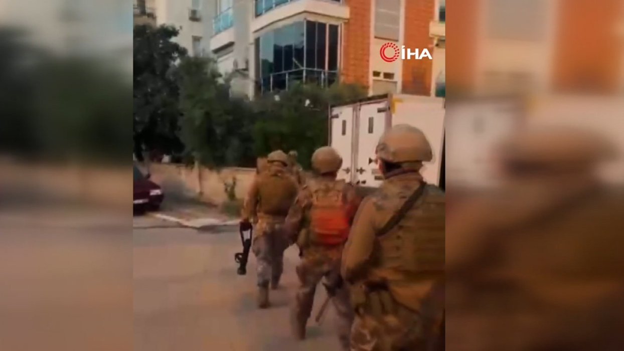Vatandaşın IBAN'ı üzerinden kara para trafiği: 2.2 milyar TL'lik yasa dışı bahis ağına darbe vuruldu