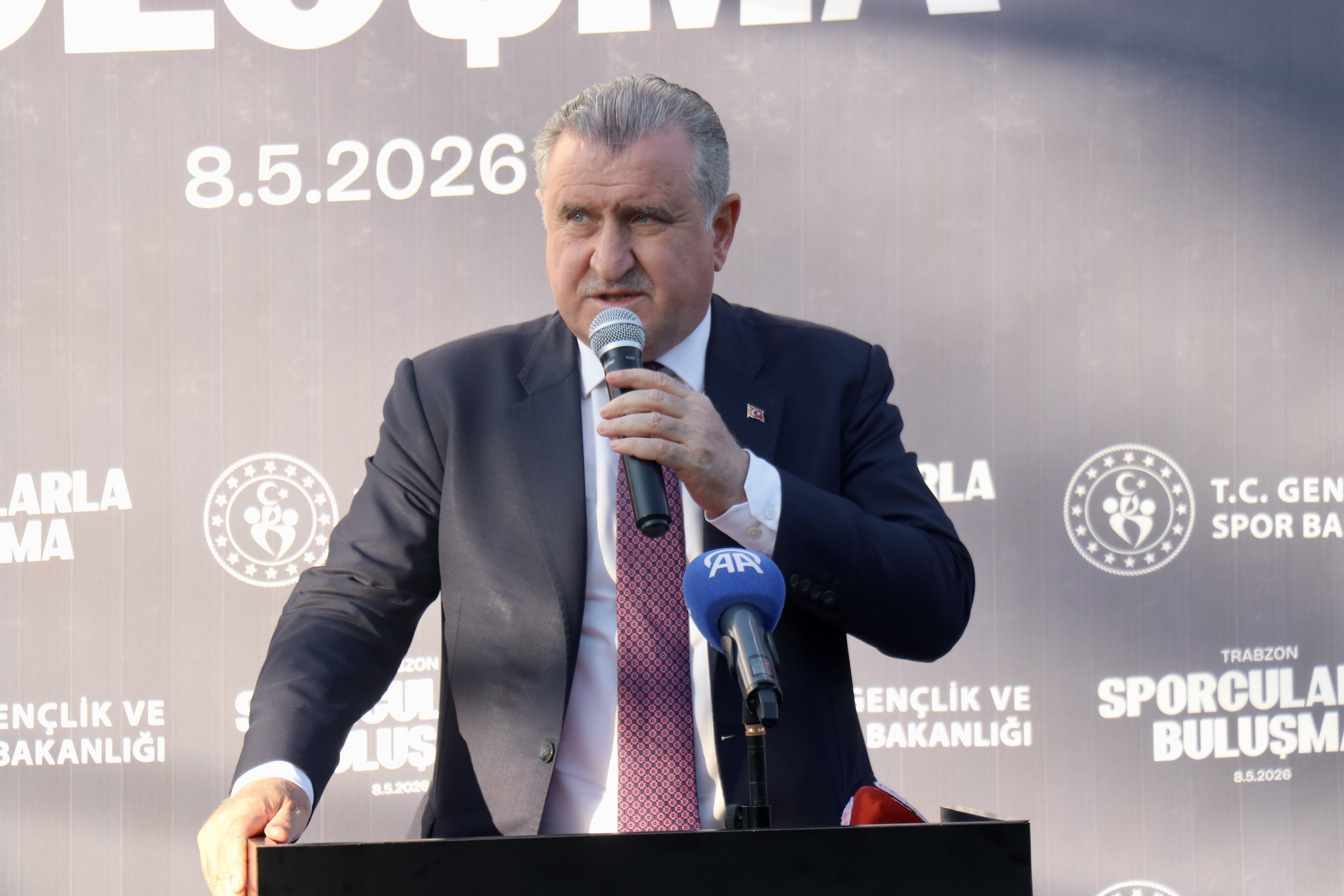Bakan Bak'tan Galatasaray'a tebrik