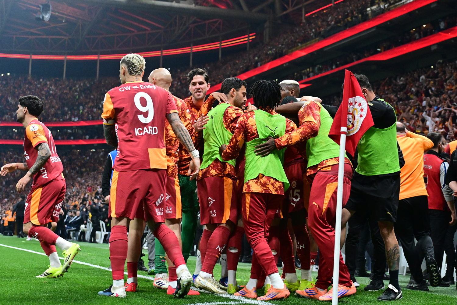 Galatasaray, Süper Lig'de rakiplerine büyük fark attı!