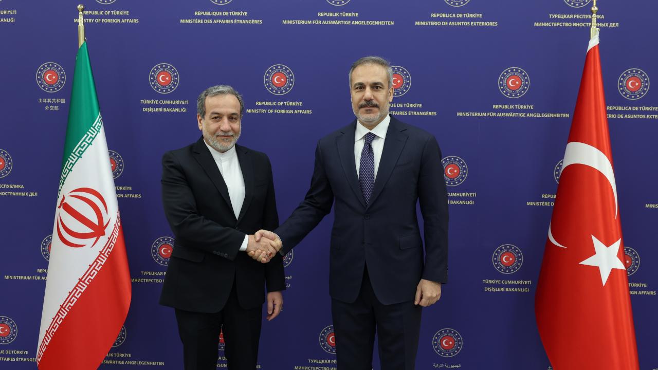 Bakan Fidan, İranlı mevkidaşıyla Arakçi ile görüştü: Barış müzakerelerindeki son durum ele alındı