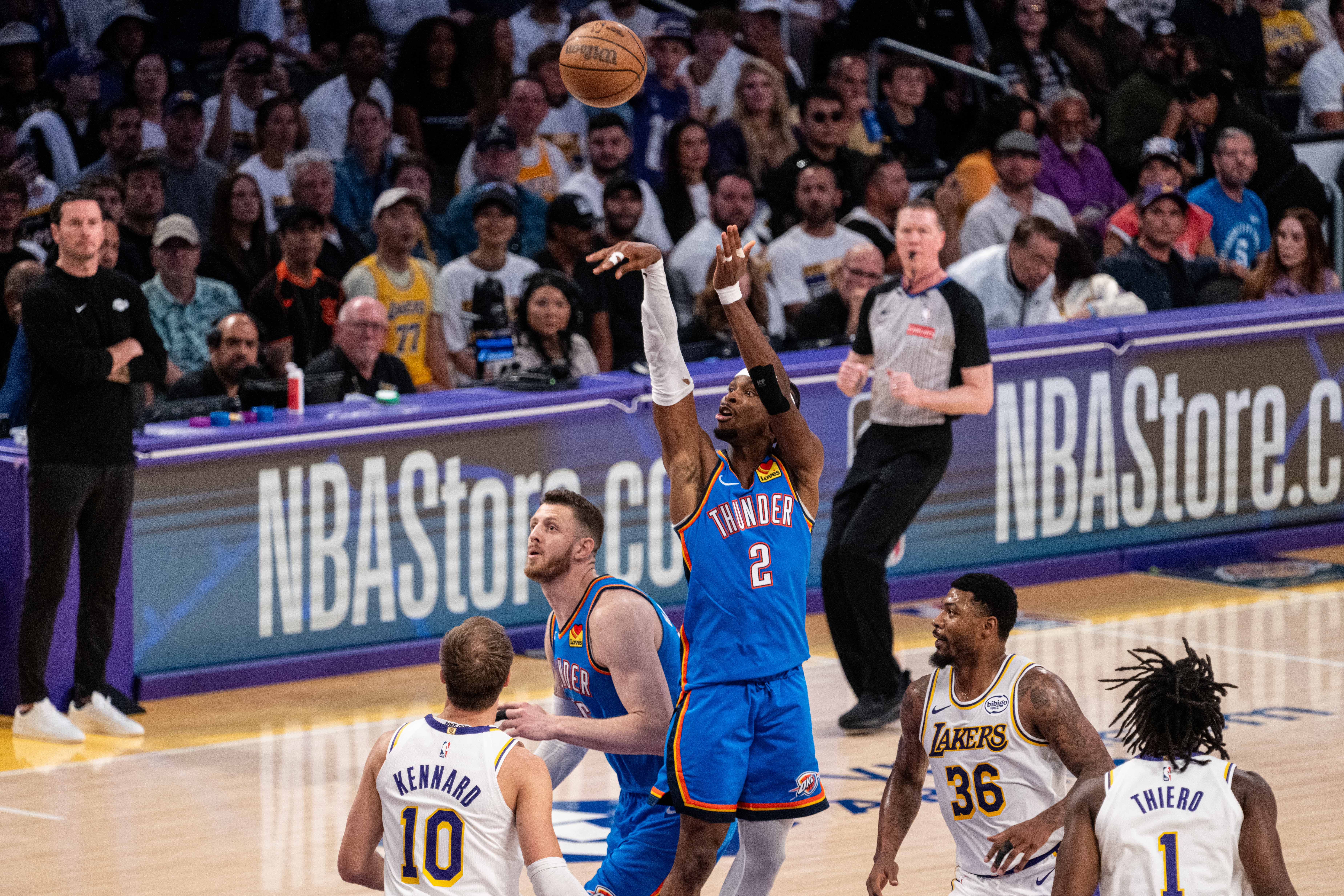 Oklahoma City Thunder, Lakers karşısında durumu 3-0 yaptı
