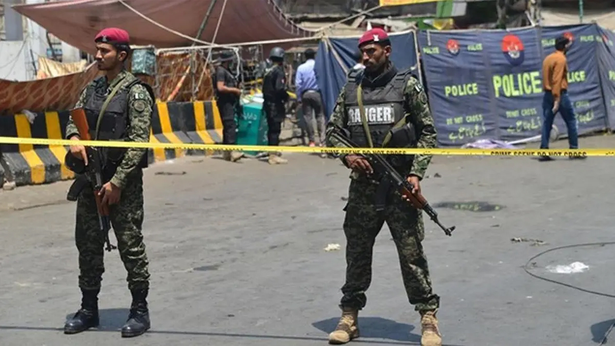 Pakistan'da kanlı saldırı! 12 polis hayatını kaybetti