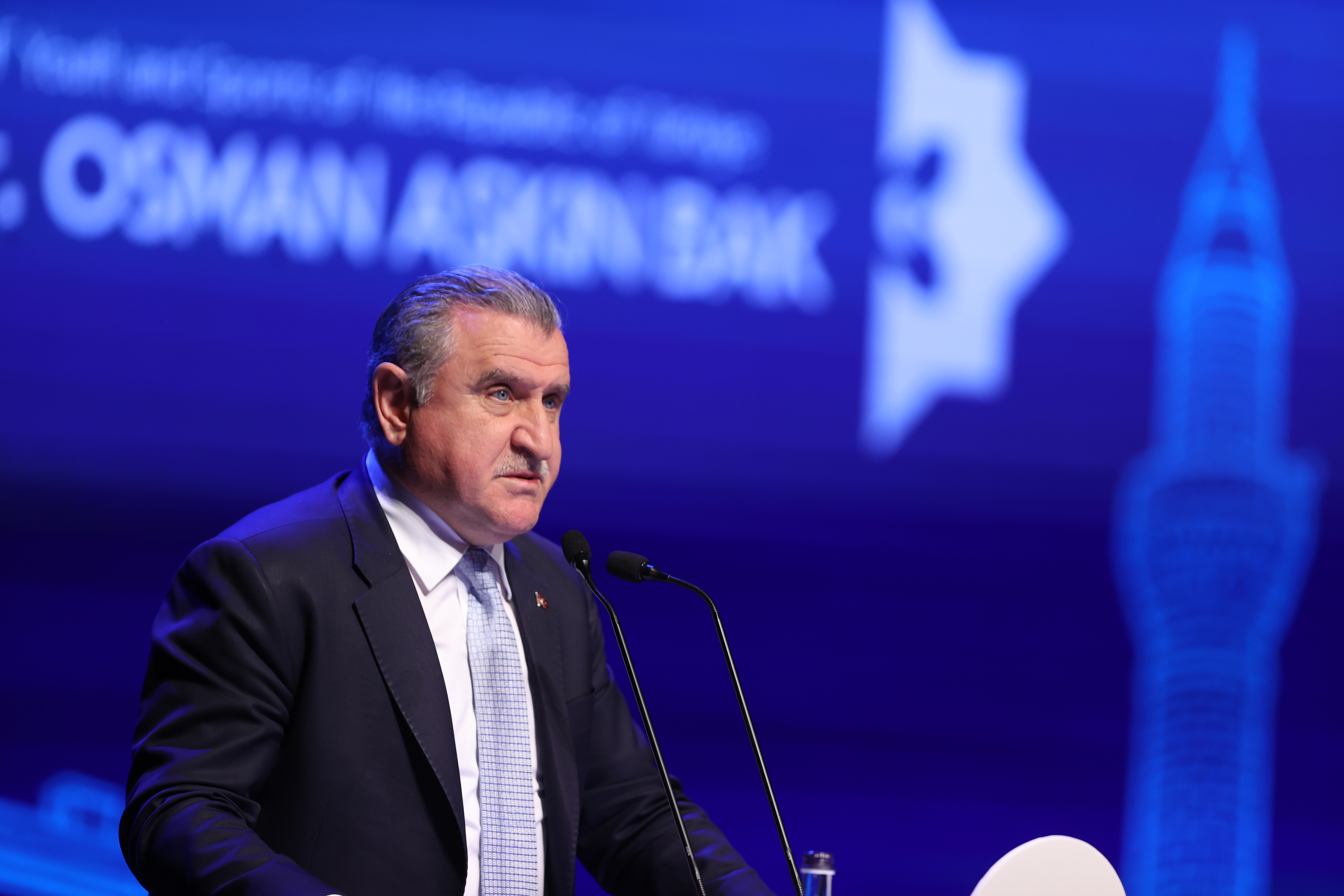 Bakan Bak'tan Avrupa şampiyonu Berkay Erer'e tebrik