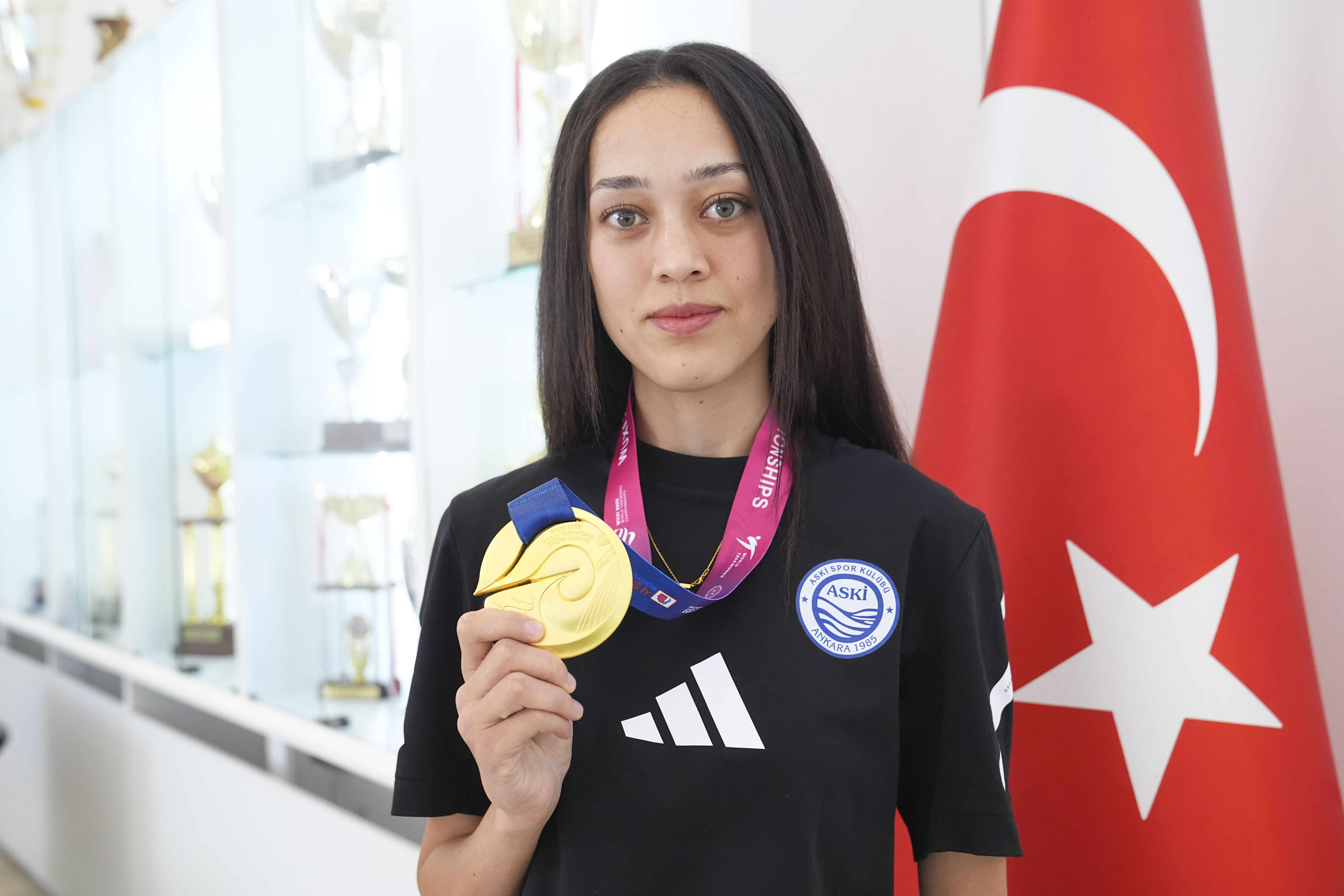 Emine Göğebakan, Avrupa Tekvando Şampiyonası'nda gümüş madalya kazandı