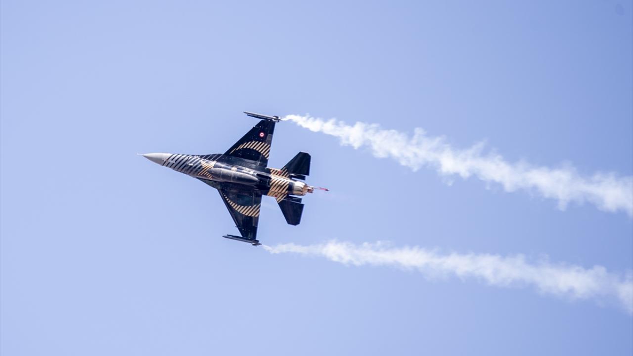 Ordu semalarında F-16 gösterisi! SOLOTÜRK'ten özel performans