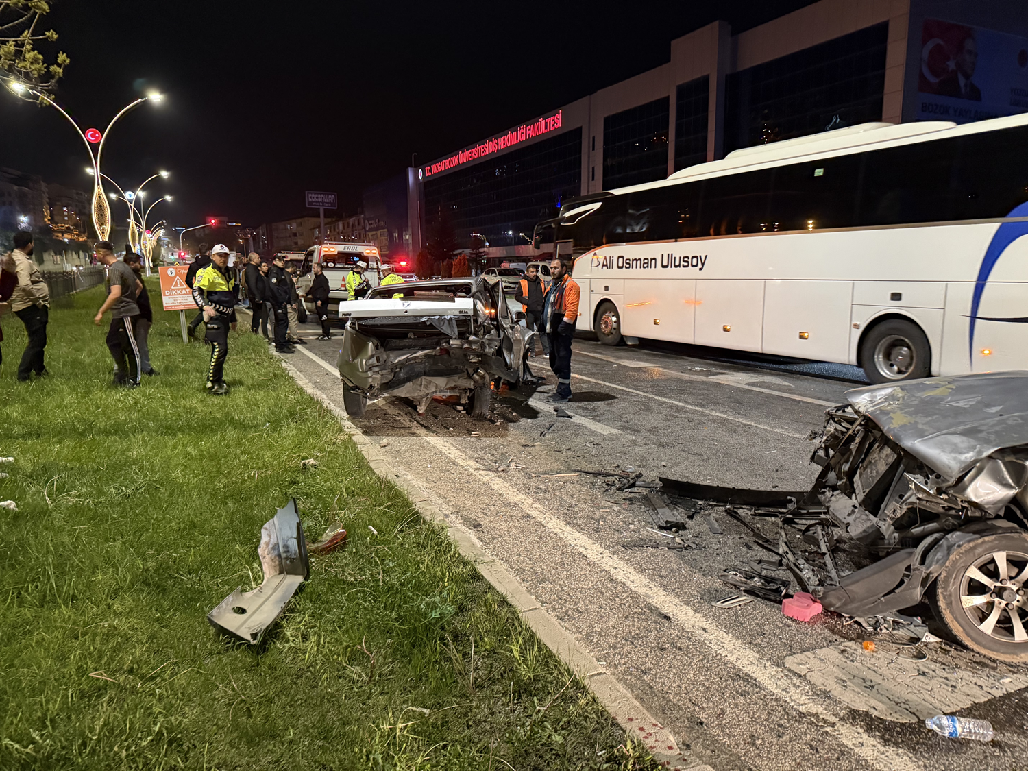 Yozgat'ta zincirleme kaza: 4 otomobil birbirine girdi