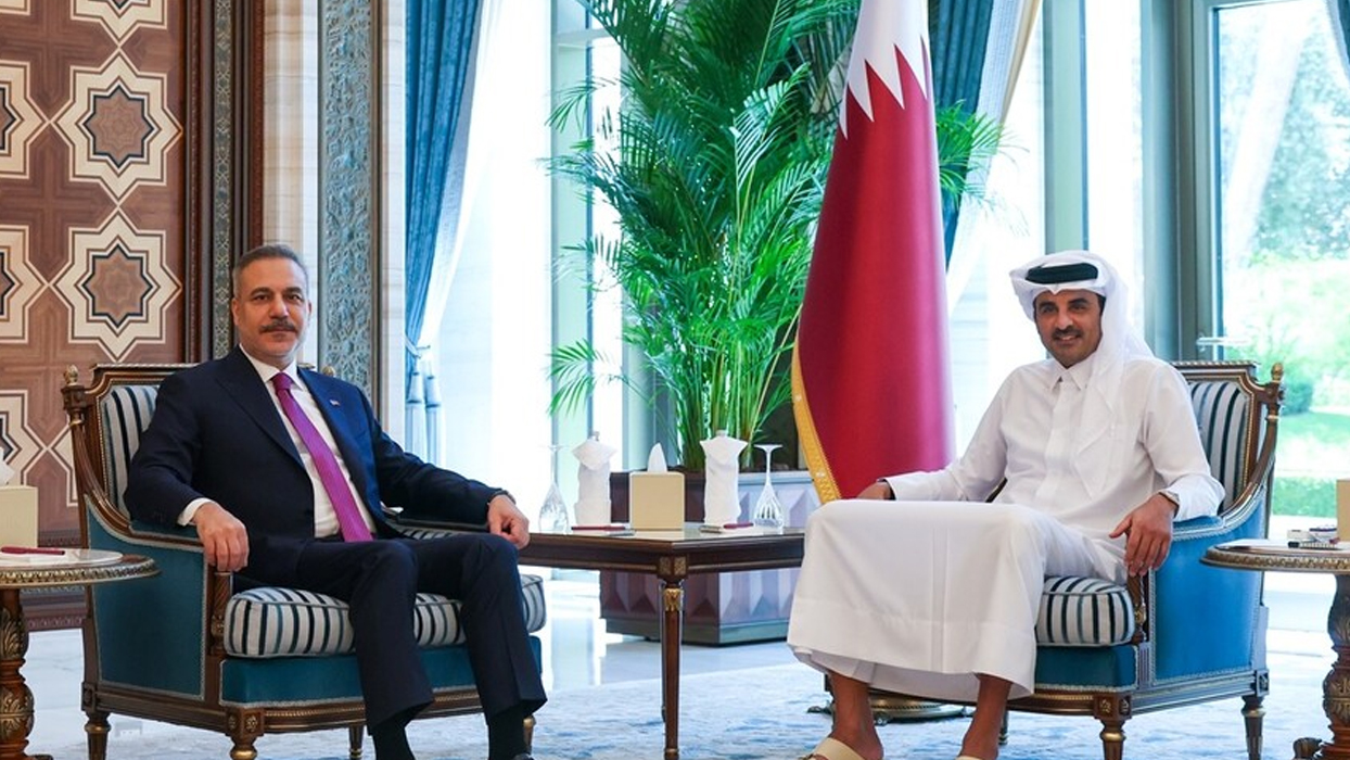 Bakan Fidan Doha'da! Şeyh Temim ile bir araya geldi
