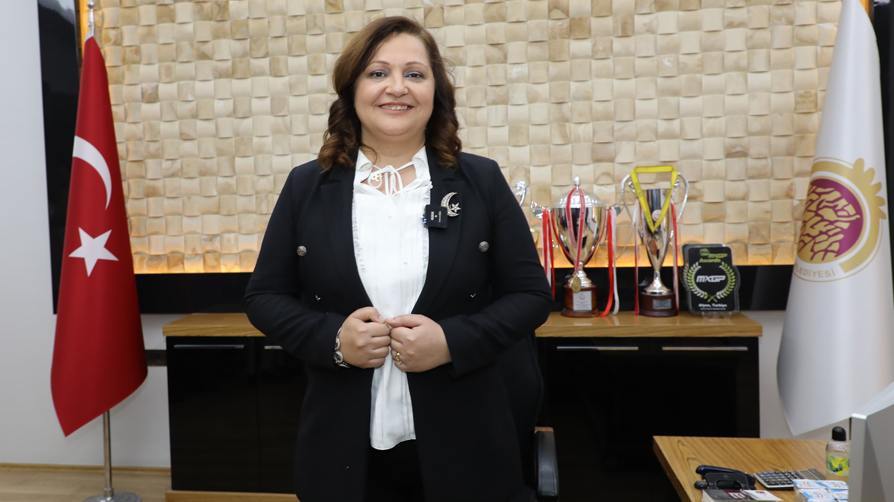 AK Parti'ye katılması bekleniyor! Burcu Köksal Genel Merkez'e geldi