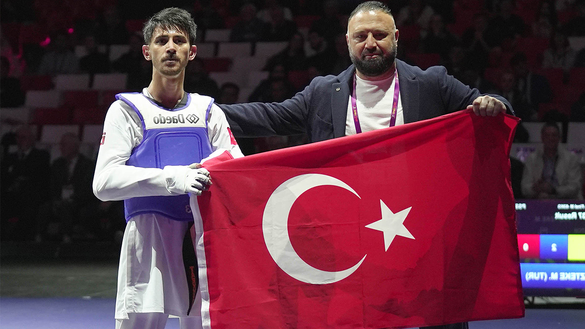 Mahmut Bozteke:  Madalyayı boynuma takıyor olabilirim ama bu herkesin başarısı