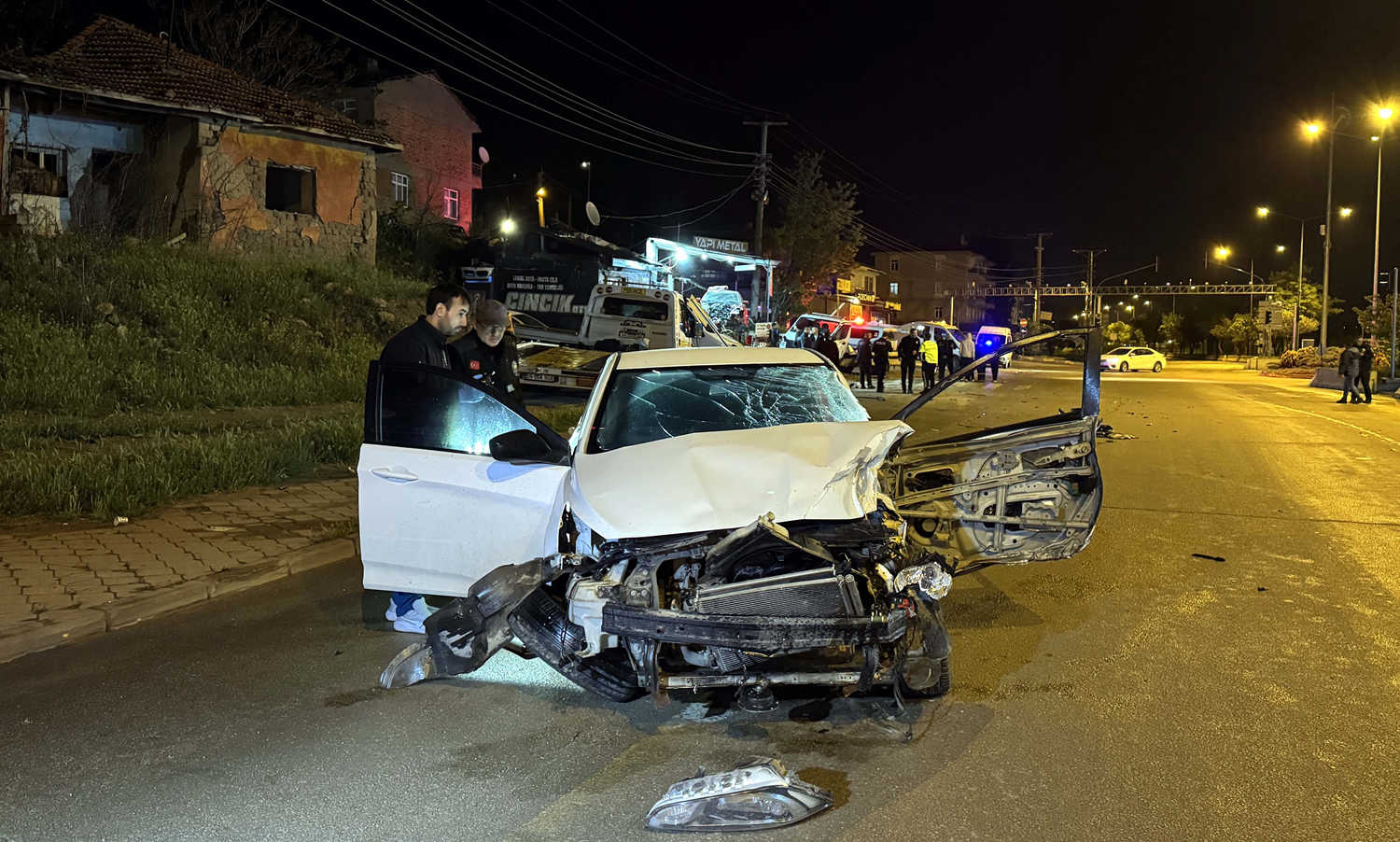 Park halindeki çekiciye çarptı: 1 ölü