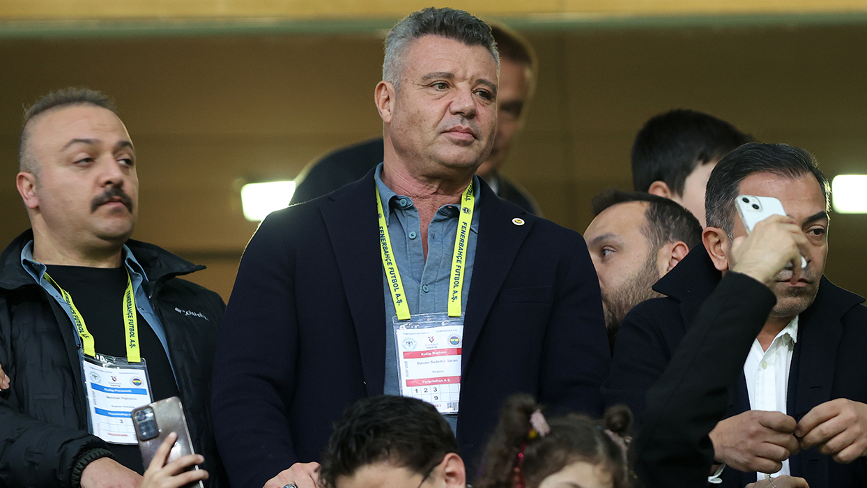 Fenerbahçe Başkanı Sadettin Saran, takımla bir araya geldi
