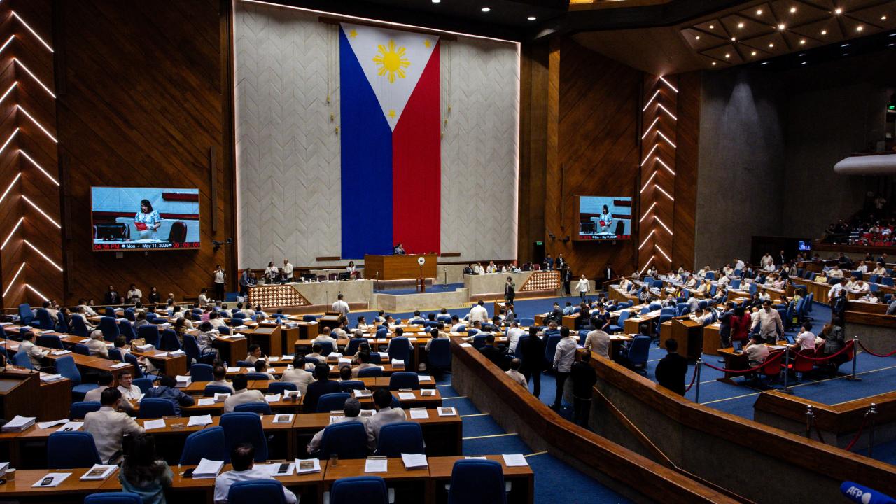 Filipinler Senatosu'nda panik! 10 el silah sesi duyuldu