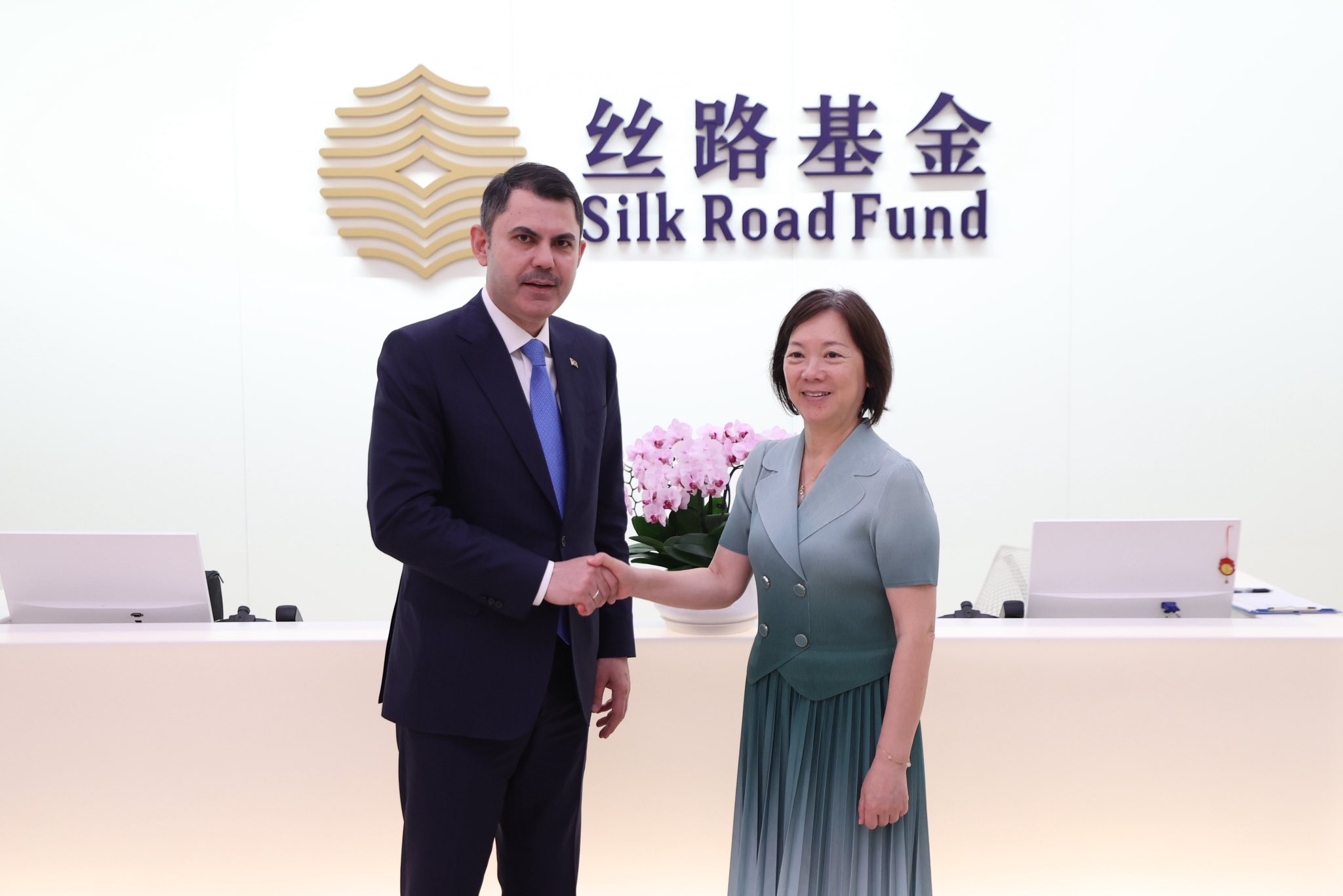 Bakan Kurum, Pekin'de İpek Yolu Fonu Yönetim Kurulu Başkanı Zhu ile görüştü