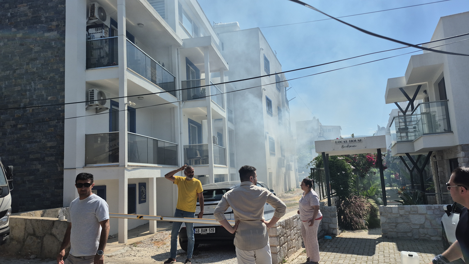 Bodrum'da yangın paniği: Mahsur kaldılar