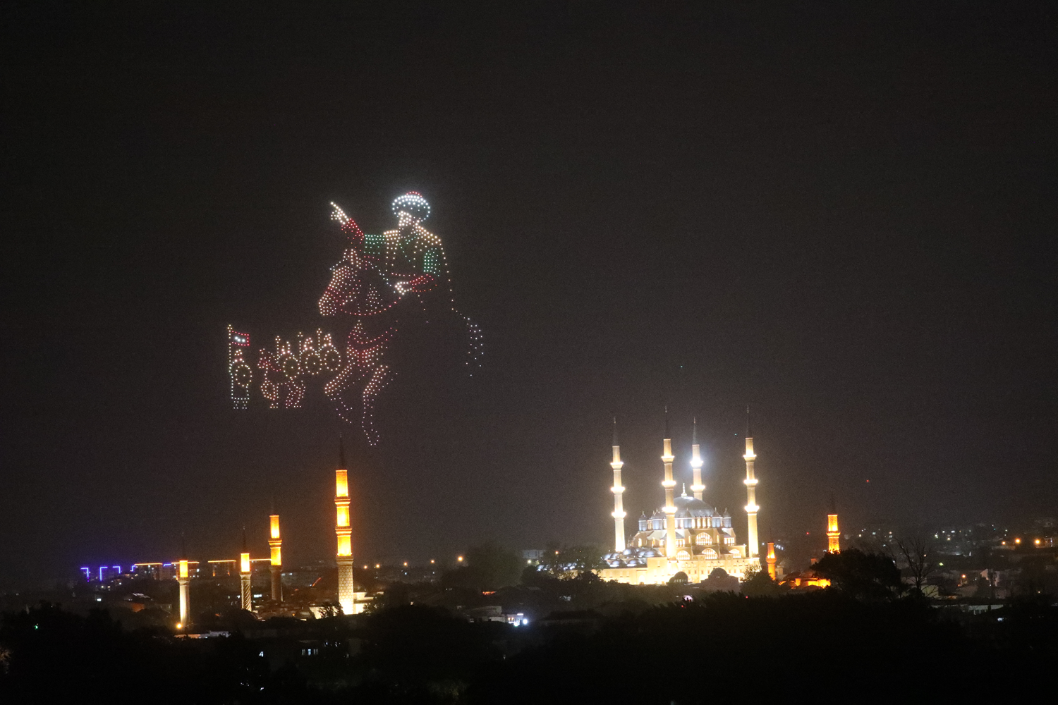 Edirne'de Fetih ruhu yeniden canlandı: Bin dronluk gösteri nefes kesti