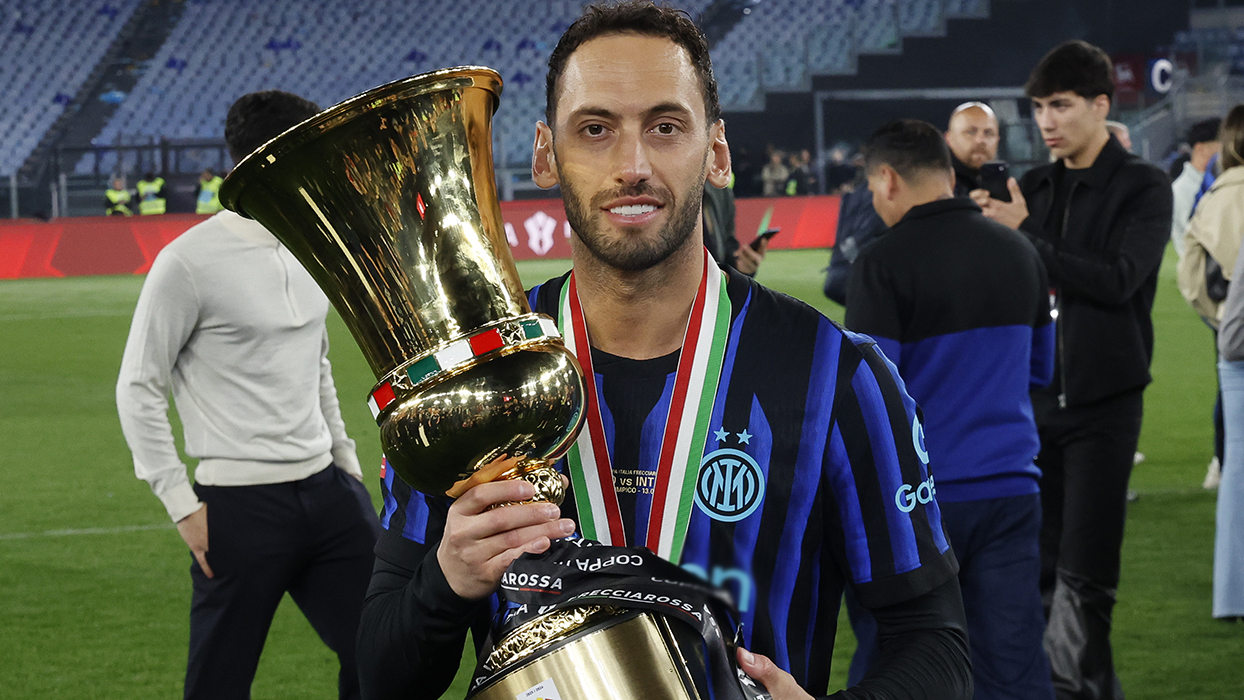 Hakan Çalhanoğlu'ndan transfer sözleri! Geleceği hakkında konuştu 