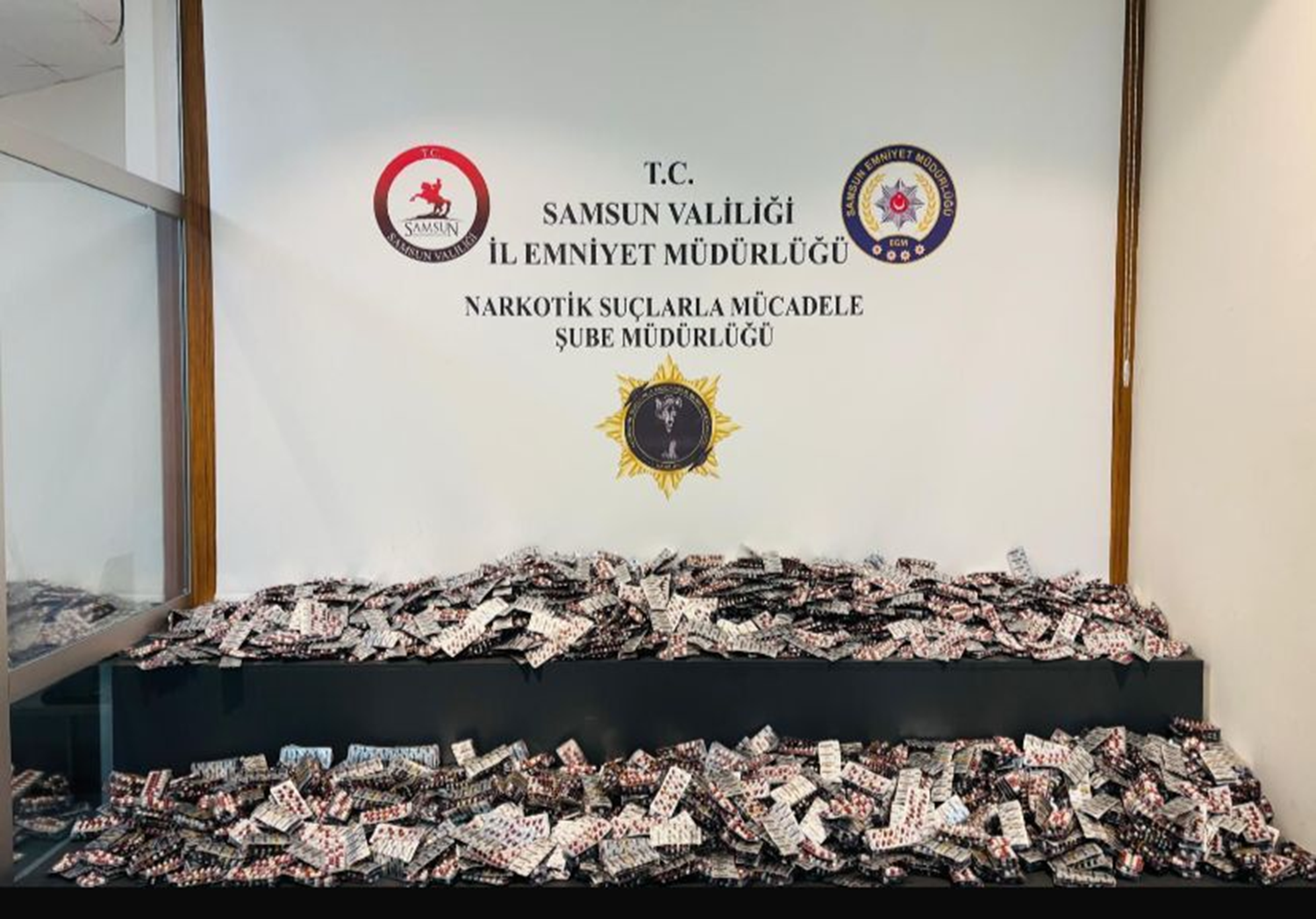 Zehir tacirleri enselendi: Kilolarca uyuşturucu ele geçirildi