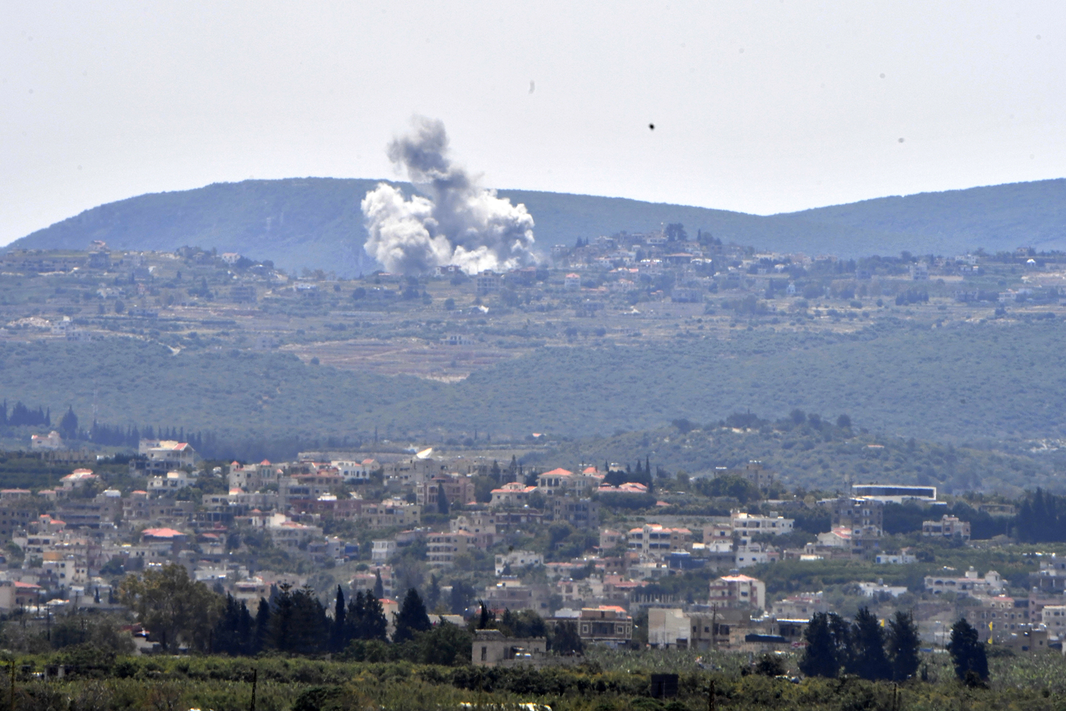 Katil İsrail'den Lübnan'da 12 belde için tehdit