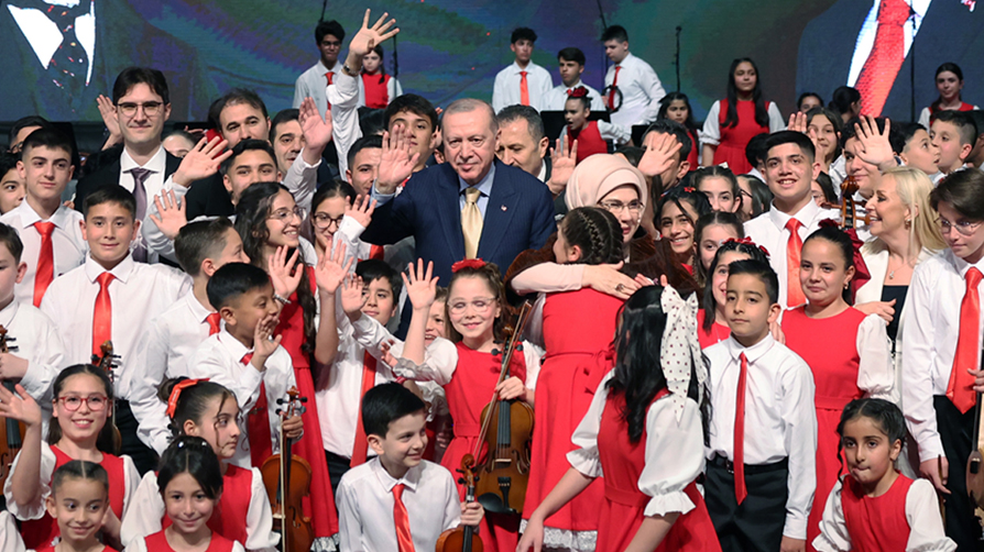 Külliye'de 19 Mayıs programı... Cumhurbaşkanı Erdoğan, Cumhurbaşkanlığı Çocuk Orkestrası ve Korosu Konserine katıldı