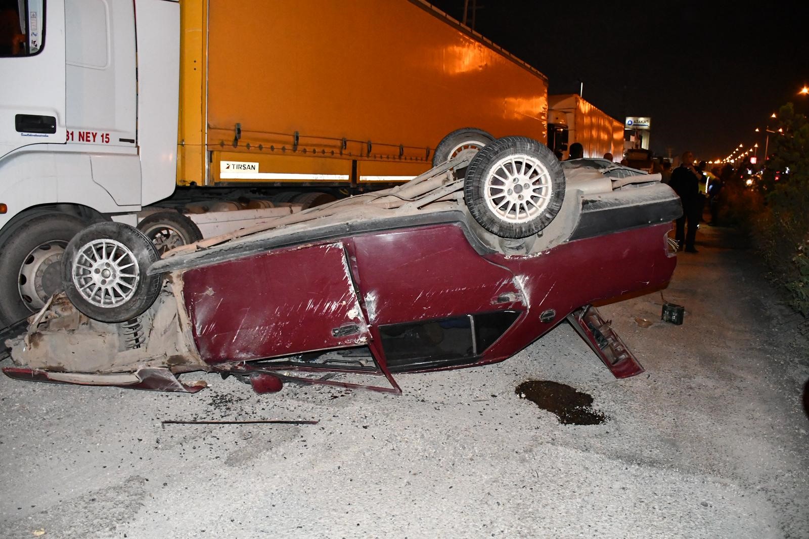 Hatay'da lastiği patlayan otomobil takla attı: 3 yaralı
