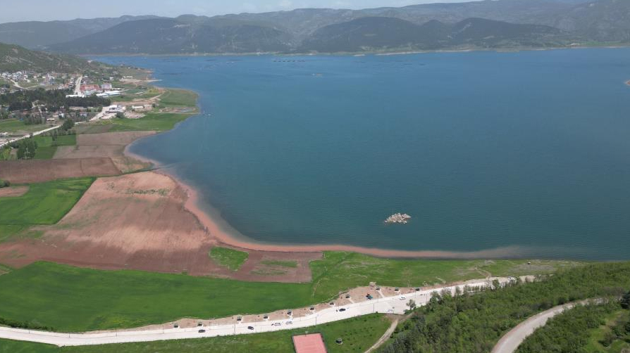 Almus Barajı'ndan tahliye sürüyor! Simge yapı tamamen sular altında kaldı
