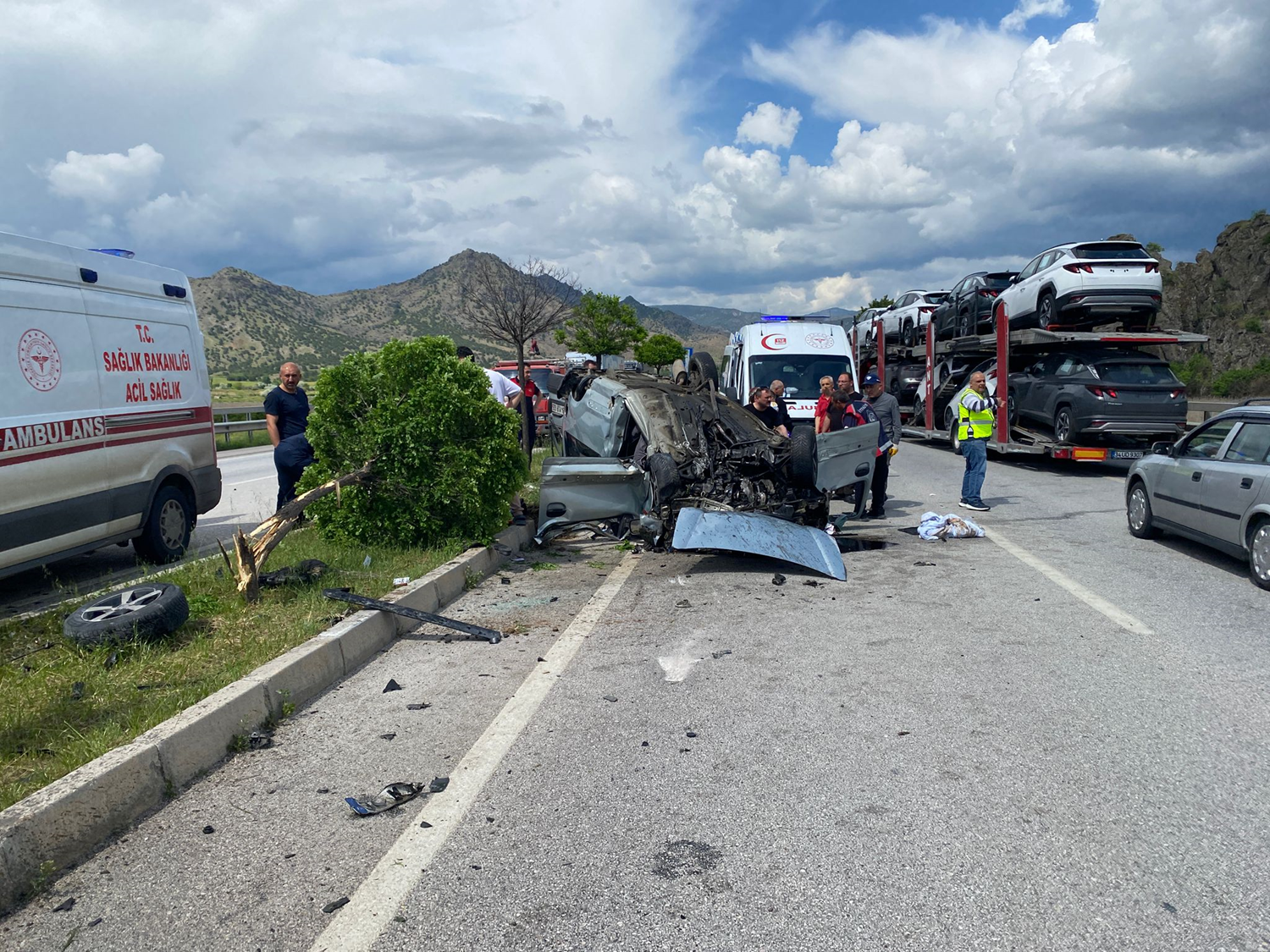 Çorum'da takla atan otomobildeki 4 kişi yaralandı