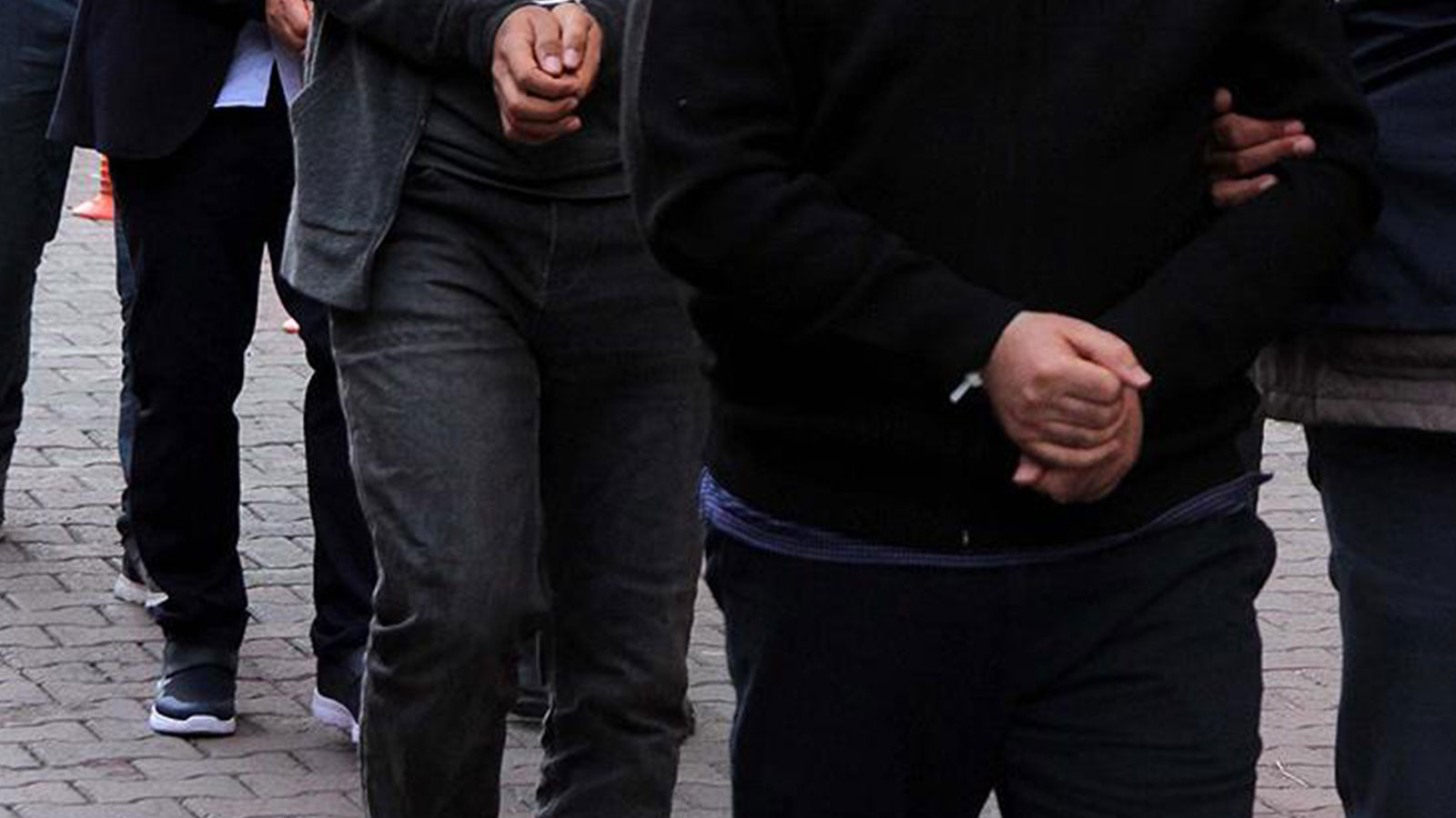 Evinde onlarca silah bulunan şüpheli hakkında adli işlem
