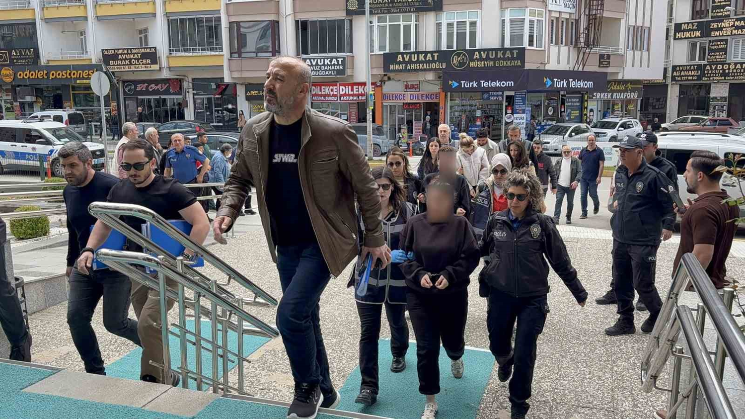 Güzellik salonunda mobil bankacılık tuzağı: Müşterileri oyalayıp kredi çektiler