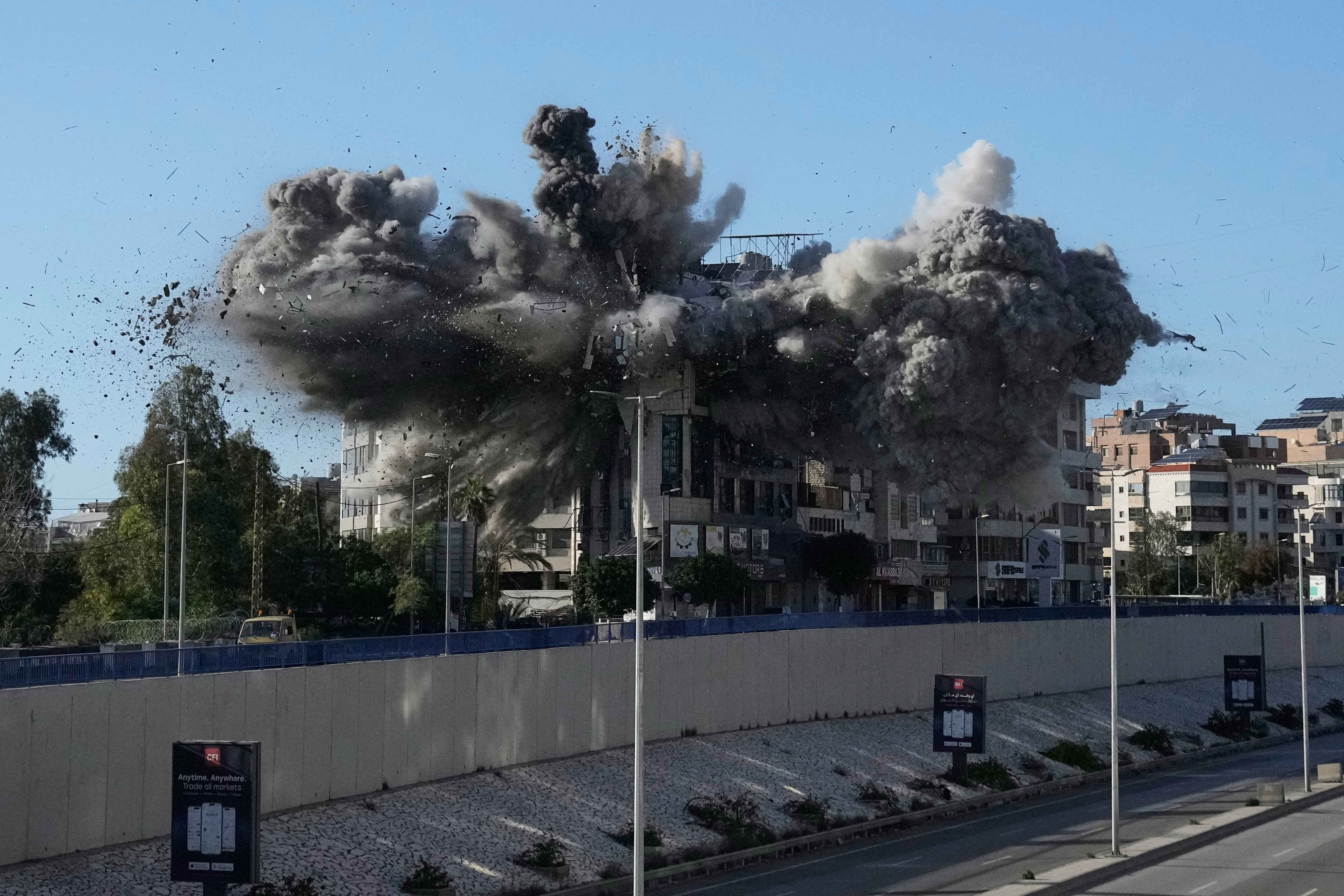 Soykırımcı İsrail'den Lübnan'a İHA saldırısı