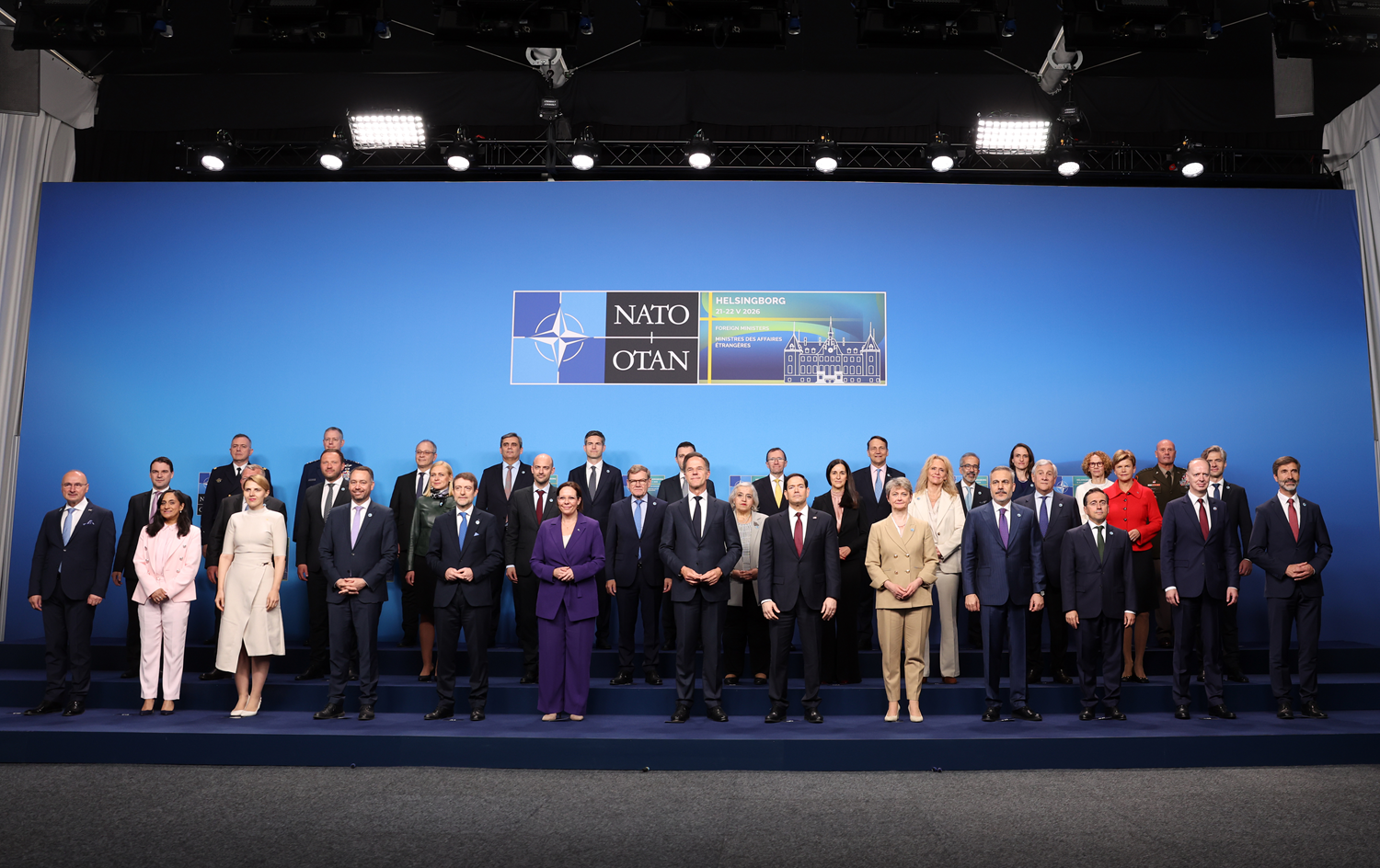NATO Dışişleri Bakanları Toplantısı! Bakan Fidan aile fotoğrafına katıldı