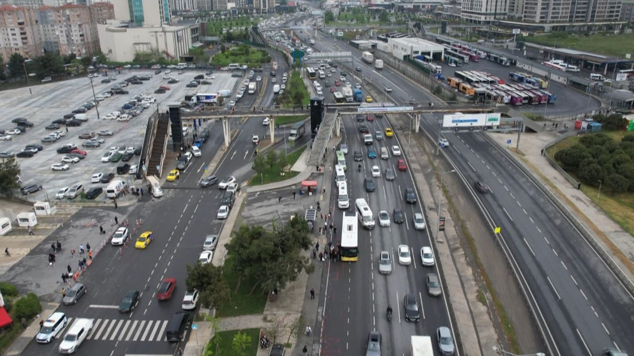 Tatil için yollara düştüler: İstanbul'da yoğunluk yüzde 65'e çıktı
