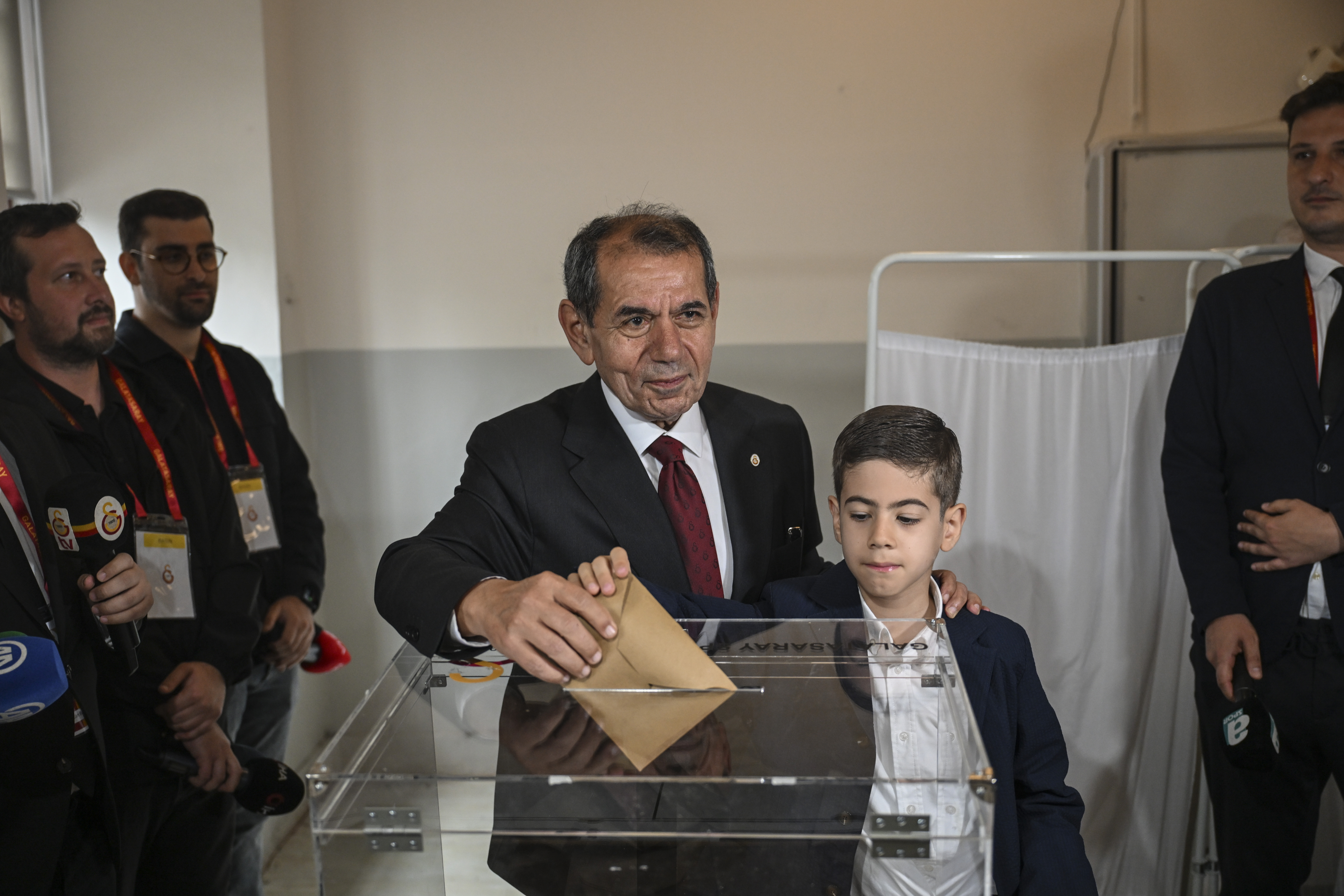 Dursun Özbek oyunu kullandı