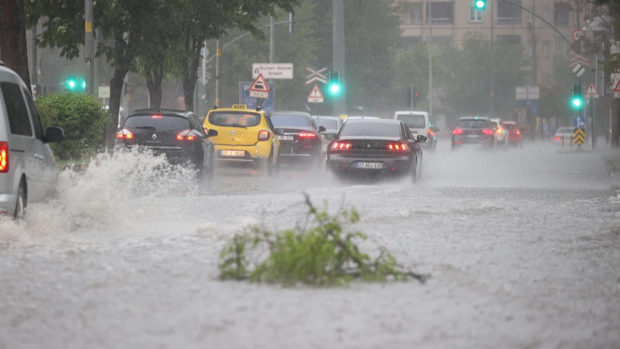 Meteoroloji'den Güneydoğu'ya gök gürültülü sağanak uyarısı