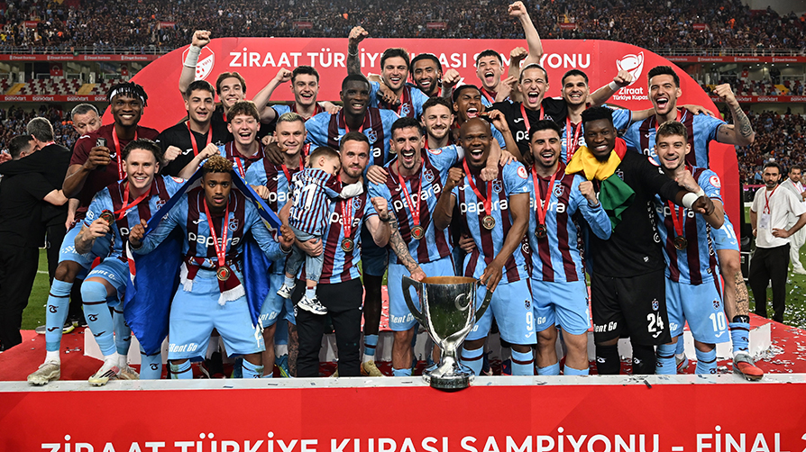 Trabzonspor kupaya uzandı! Onuachu finalin kahramanı oldu