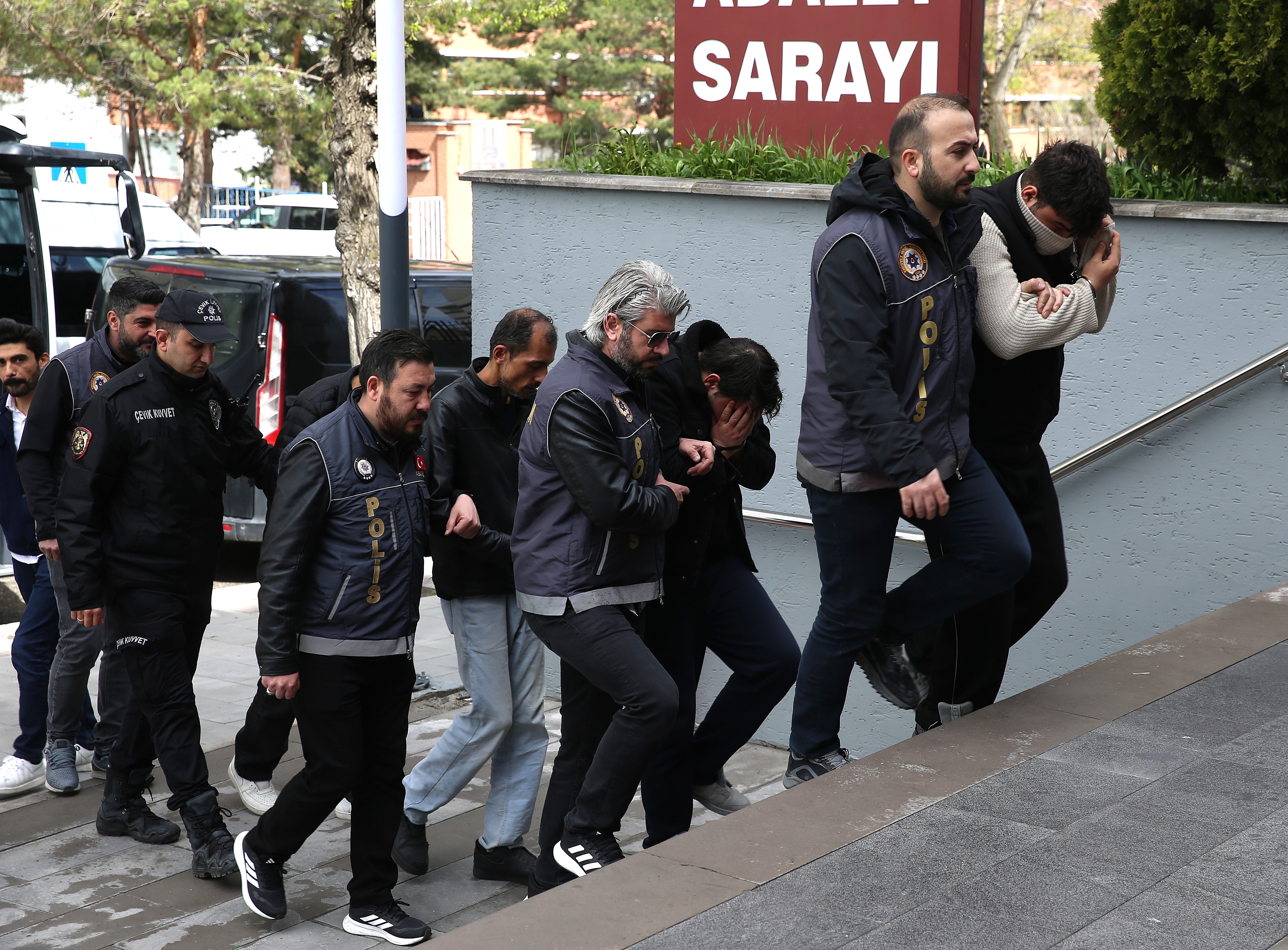 4 ilde suç örgütlerine darbe: 52 şüpheli cezaevine gönderildi