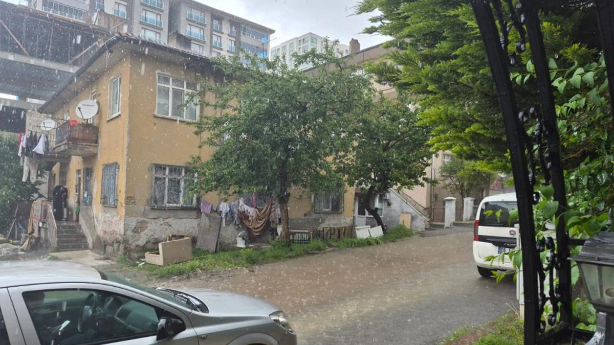 Ankara'da hayat yine felç oldu! Yollar nehre döndü